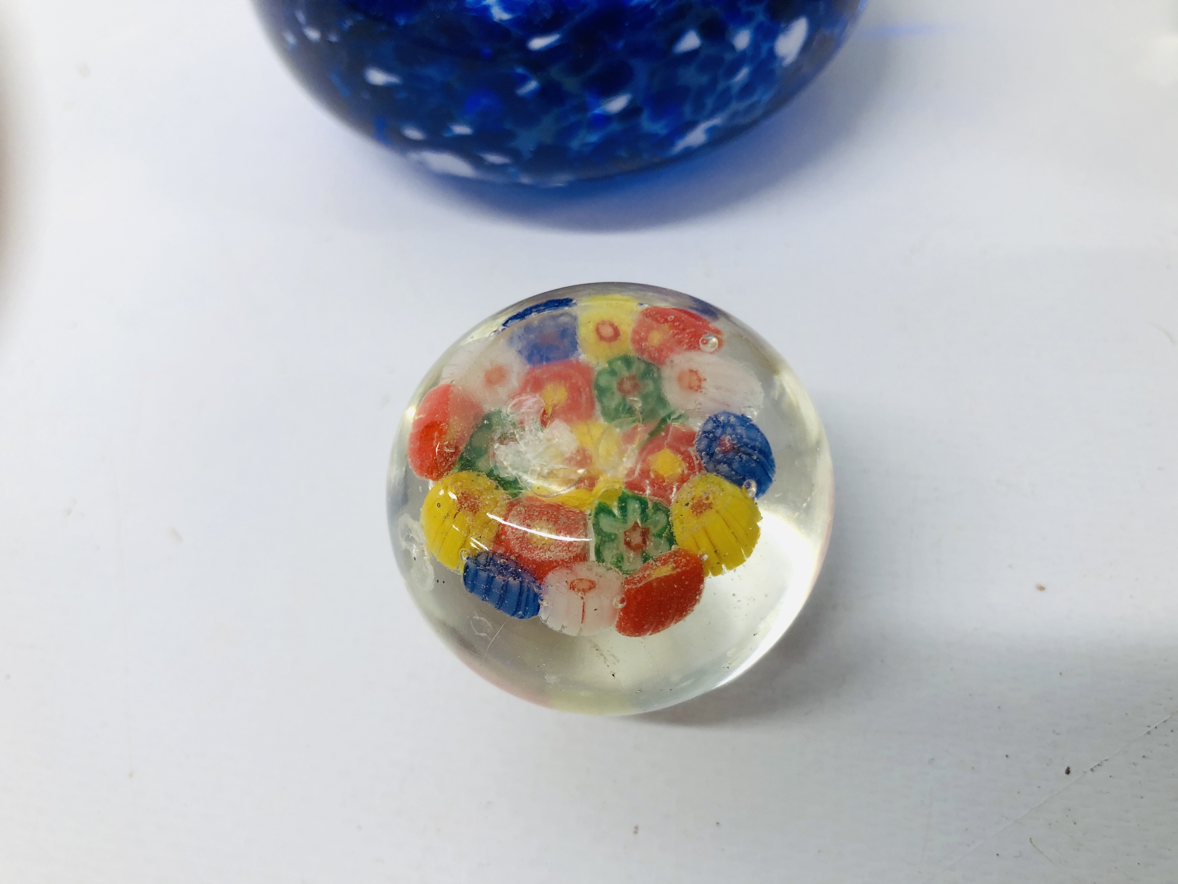 COLLECTION OF 7 ART GLASS PAPERWEIGHTS. - Image 7 of 7