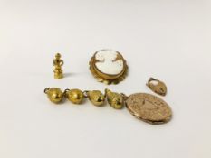 9CT GOLD PADLOCK AND AN ENGRAVED LOCKET 9CT FRONT AND BACK ALONG WITH A VINTAGE CAMEO BROOCH + 5