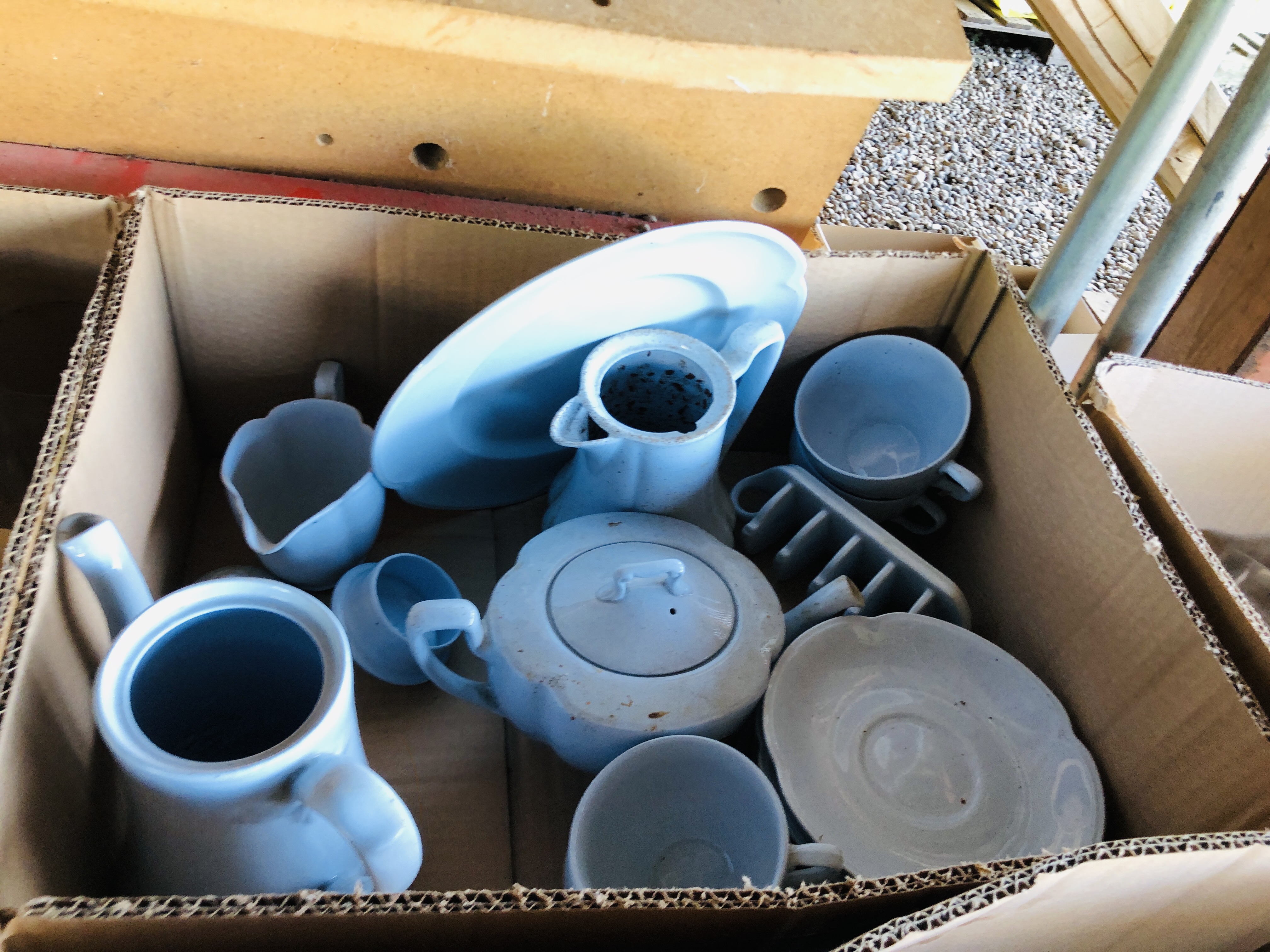 10 BOXES OF ASSORTED HOUSEHOLD AND VINTAGE EFFECTS TO INCLUDE TABLEWARES, GLASSWARES, - Image 7 of 17