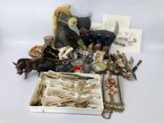 BOX OF COLLECTIBLES TO INCLUDE HORSE AND CAT DOOR STOPS,