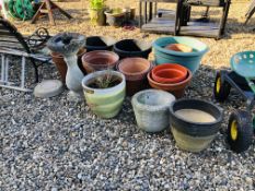 A GROUP OF GARDEN PLANTERS AND POTS TO INCLUDE TERRACOTTA PLUS STONE BIRD BATH