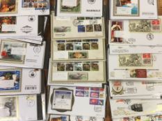 GB: PLASTIC TUB WITH DEALER'S STOCK BENHAM FIRST DAY COVERS