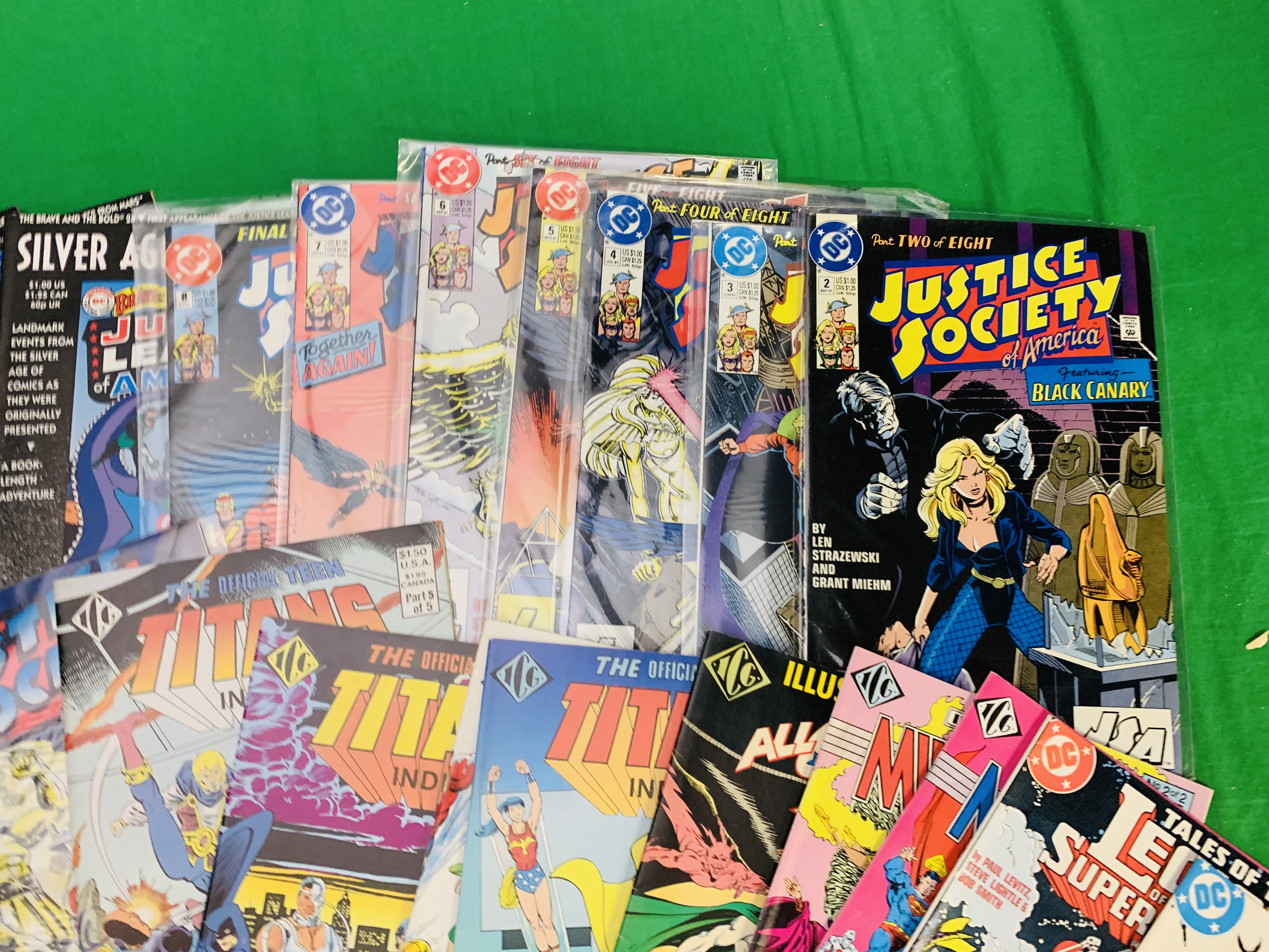 COLLECTION OF DC COMICS JUSTICE LEAGUE OF AMERICA INCLUDING EARLY ISSUES OF JLA. - Image 9 of 10