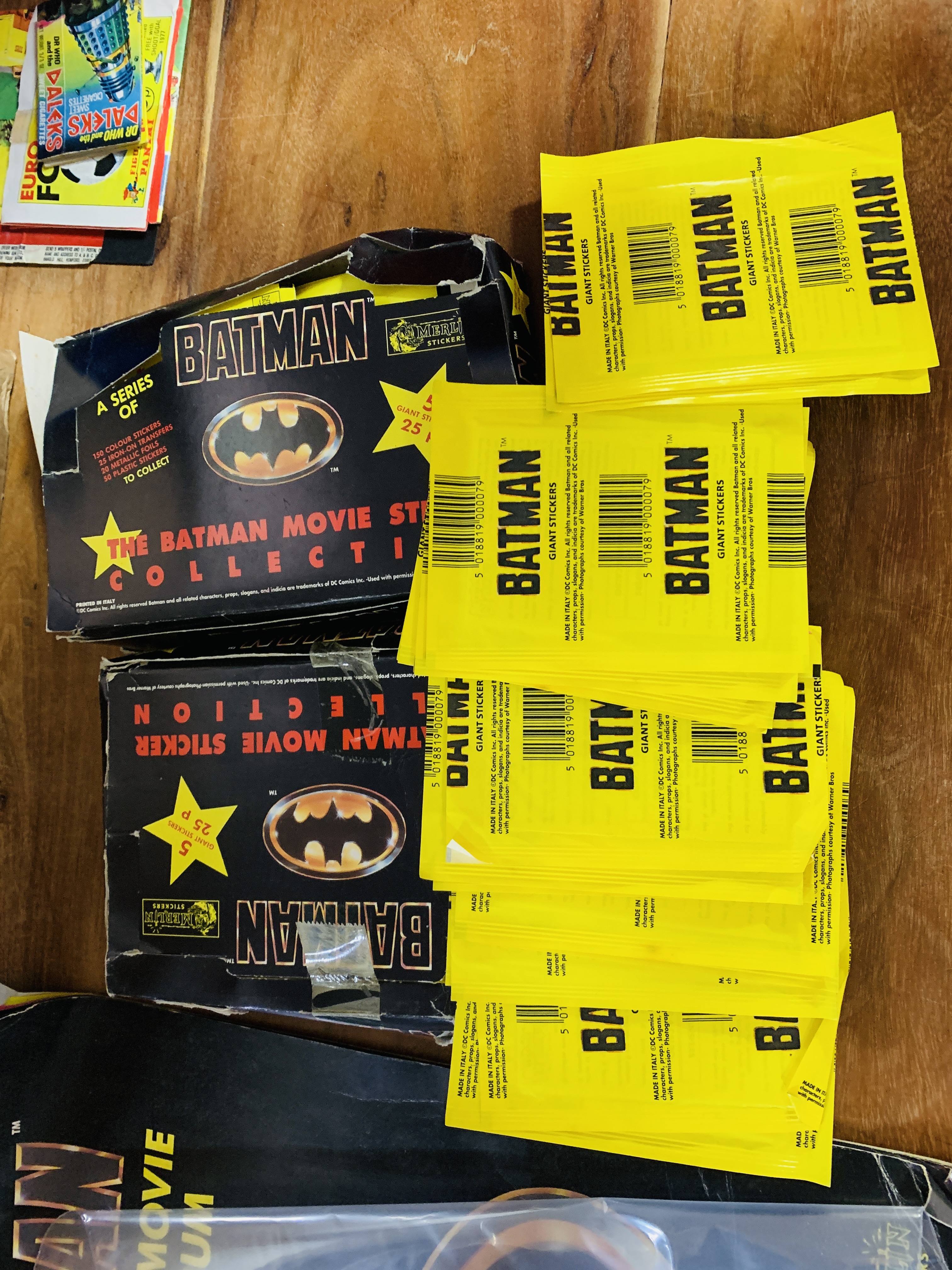 A BOX CONTAINING VARIOUS FREE GIFTS AND TOYS FROM COMICS AND MAGAZINES ALSO MERLIN BATMAN STICKERS, - Image 57 of 60