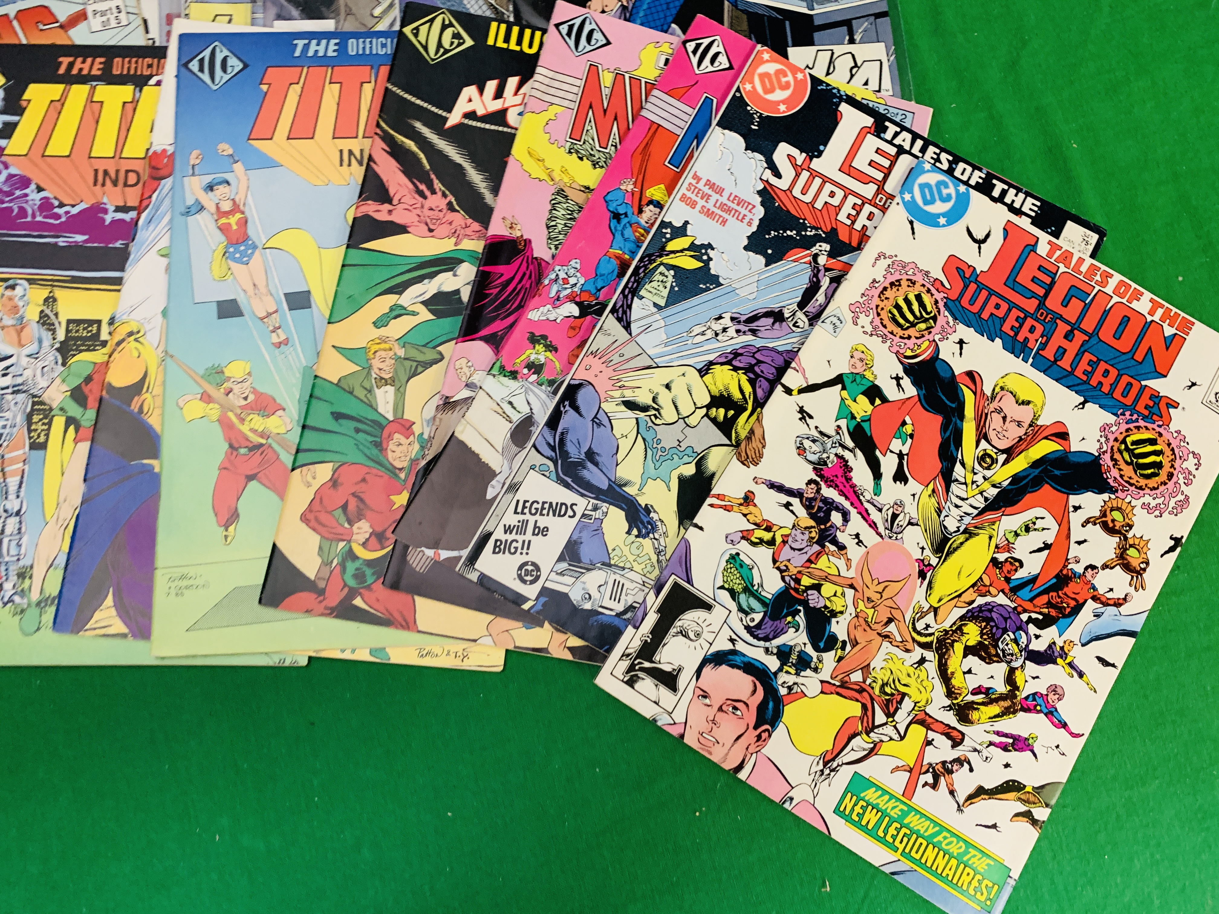 COLLECTION OF DC COMICS JUSTICE LEAGUE OF AMERICA INCLUDING EARLY ISSUES OF JLA. - Image 7 of 10
