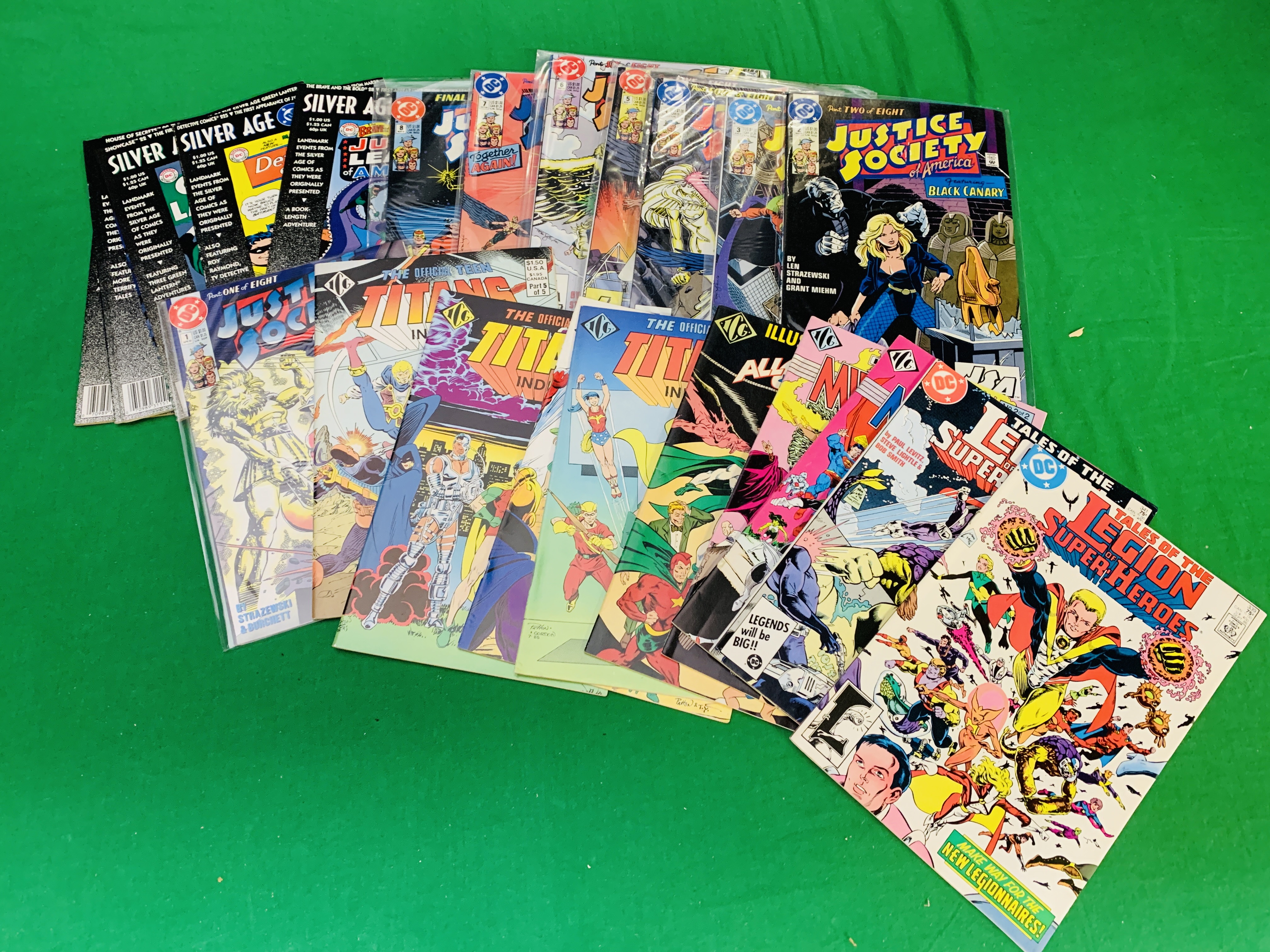 COLLECTION OF DC COMICS JUSTICE LEAGUE OF AMERICA INCLUDING EARLY ISSUES OF JLA. - Image 6 of 10