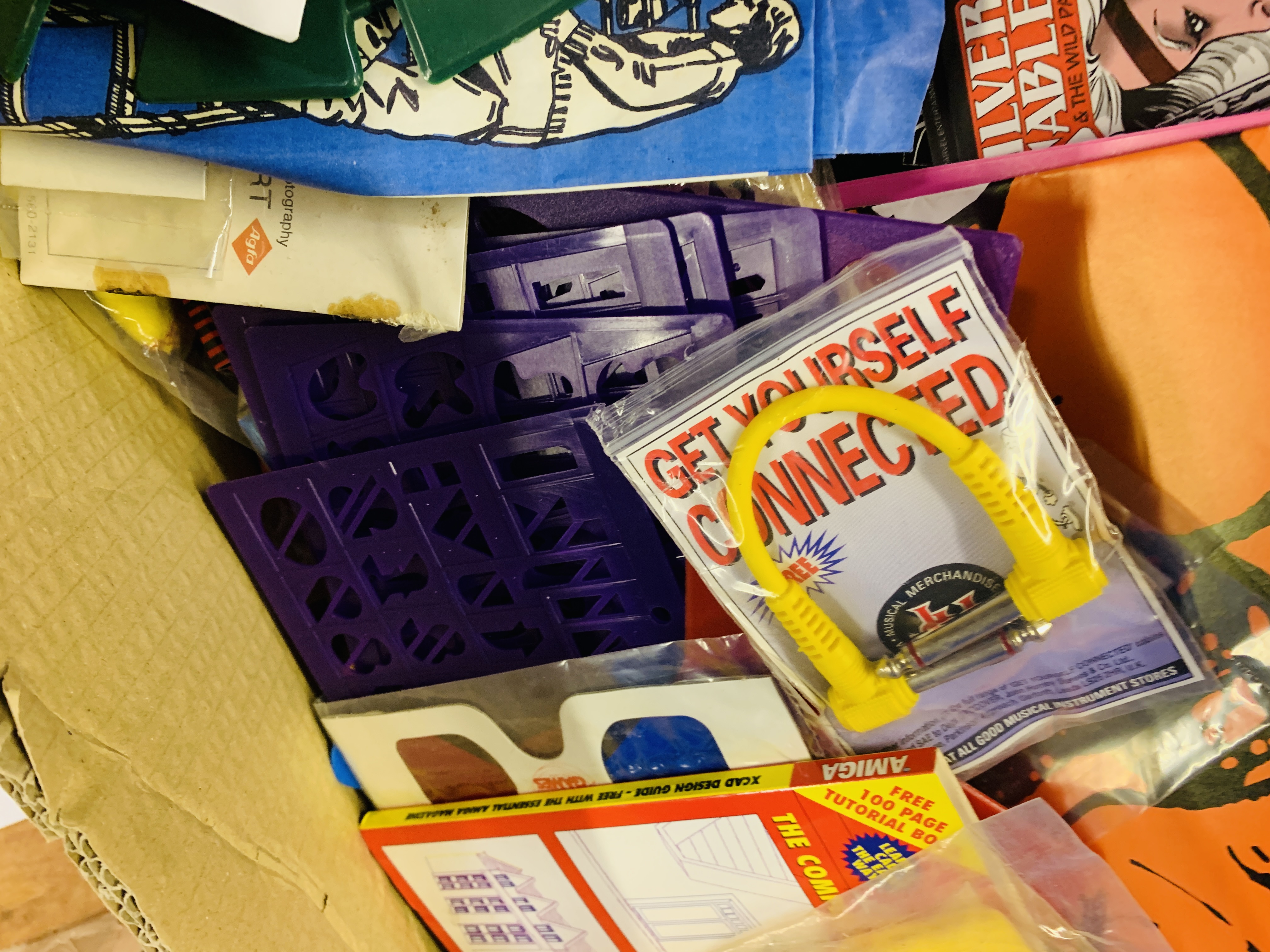 A BOX CONTAINING VARIOUS FREE GIFTS AND TOYS FROM COMICS AND MAGAZINES ALSO MERLIN BATMAN STICKERS, - Image 36 of 60