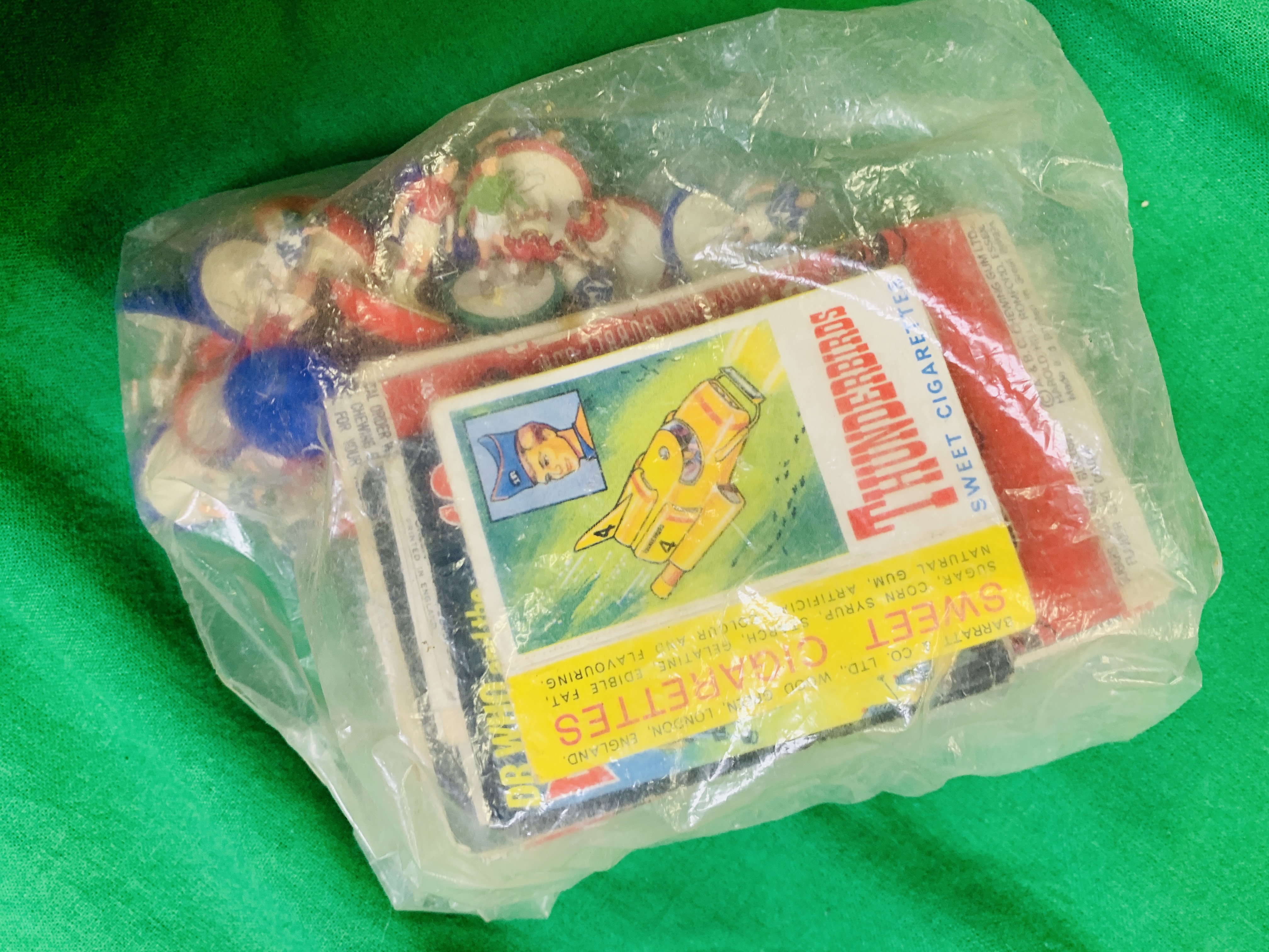 A BOX CONTAINING VARIOUS FREE GIFTS AND TOYS FROM COMICS AND MAGAZINES ALSO MERLIN BATMAN STICKERS, - Image 19 of 60