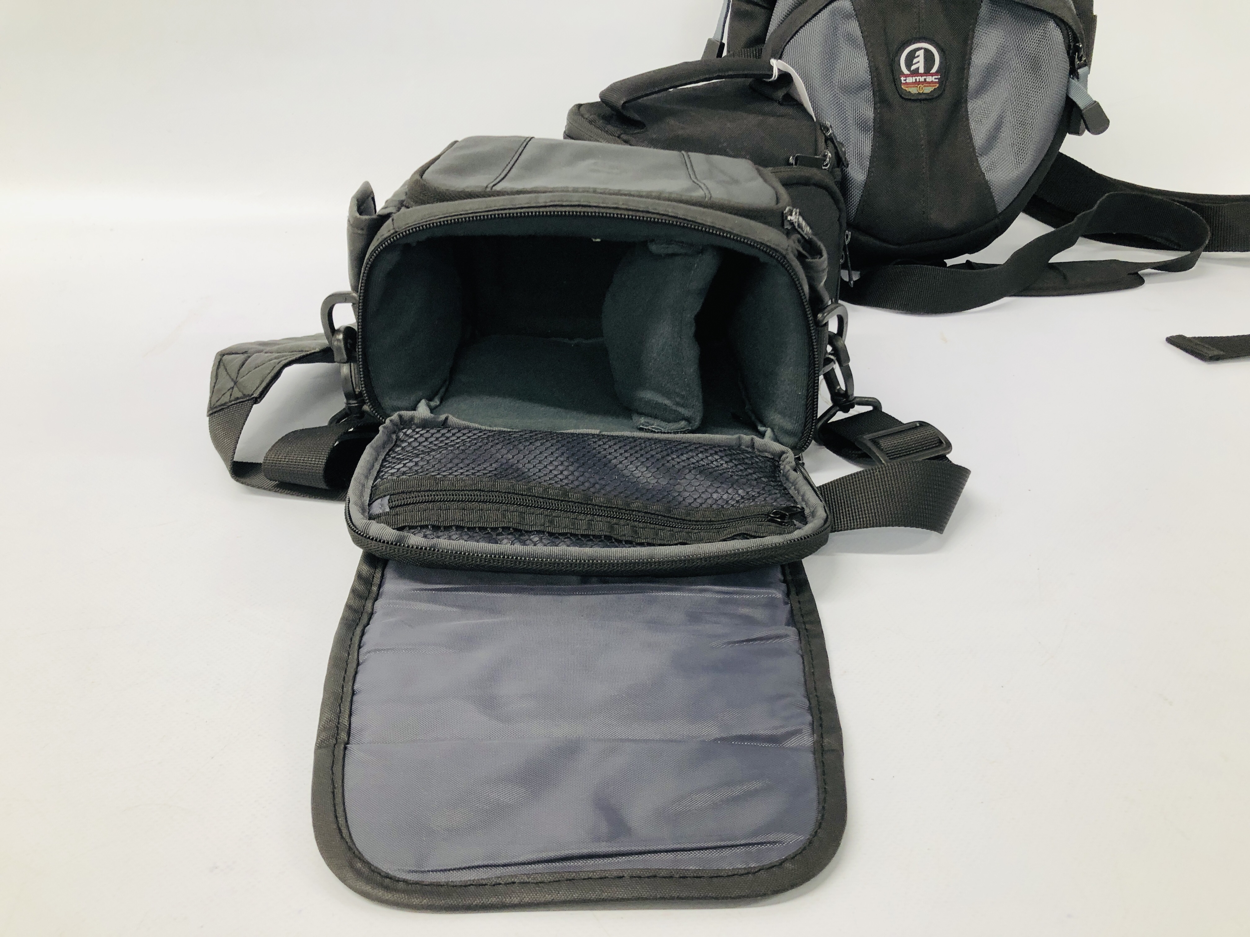 5 X VARIOUS PADDED CAMERA BAGS TO INCLUDE SANDSTORM, TAMRAC, SELECLINE, ETC. - Image 3 of 5