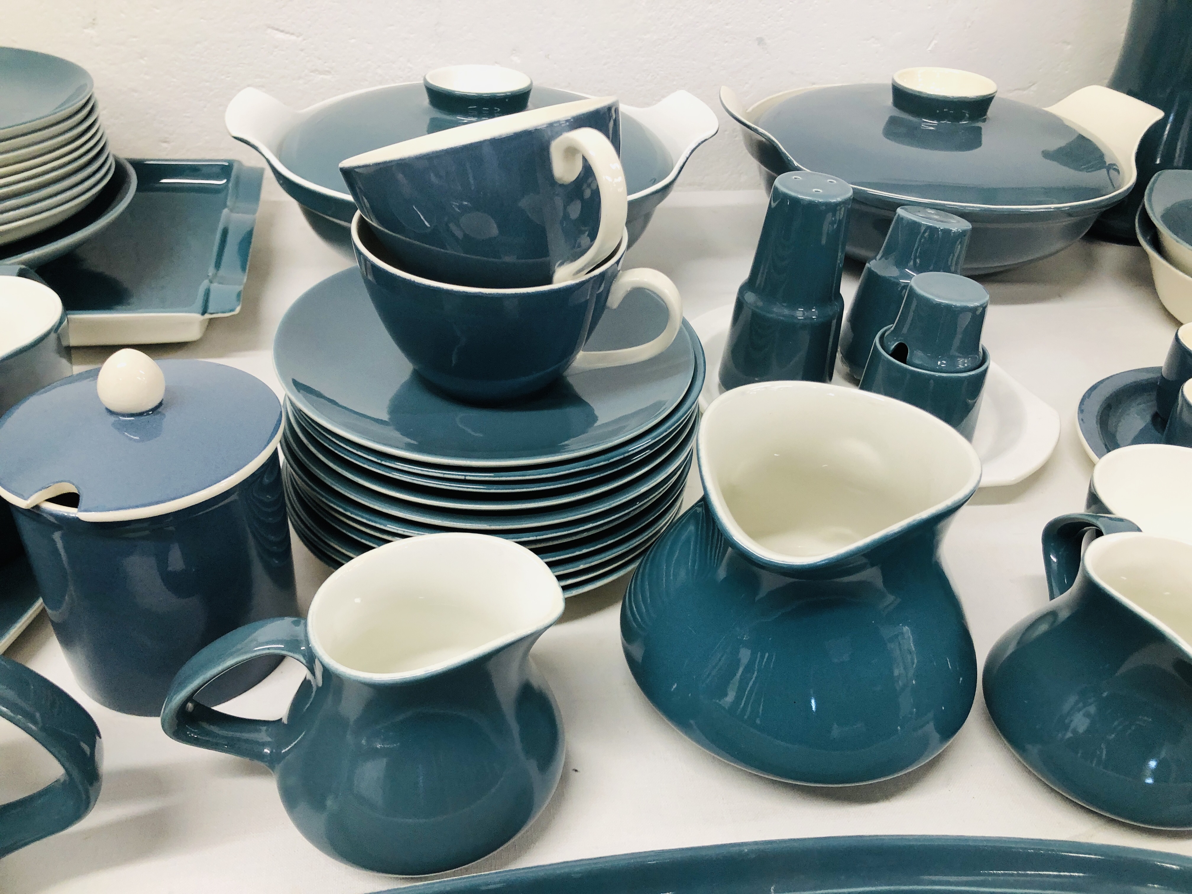 QTY OF TEAL BLUE POOLE TABLE WARE. - Image 7 of 14