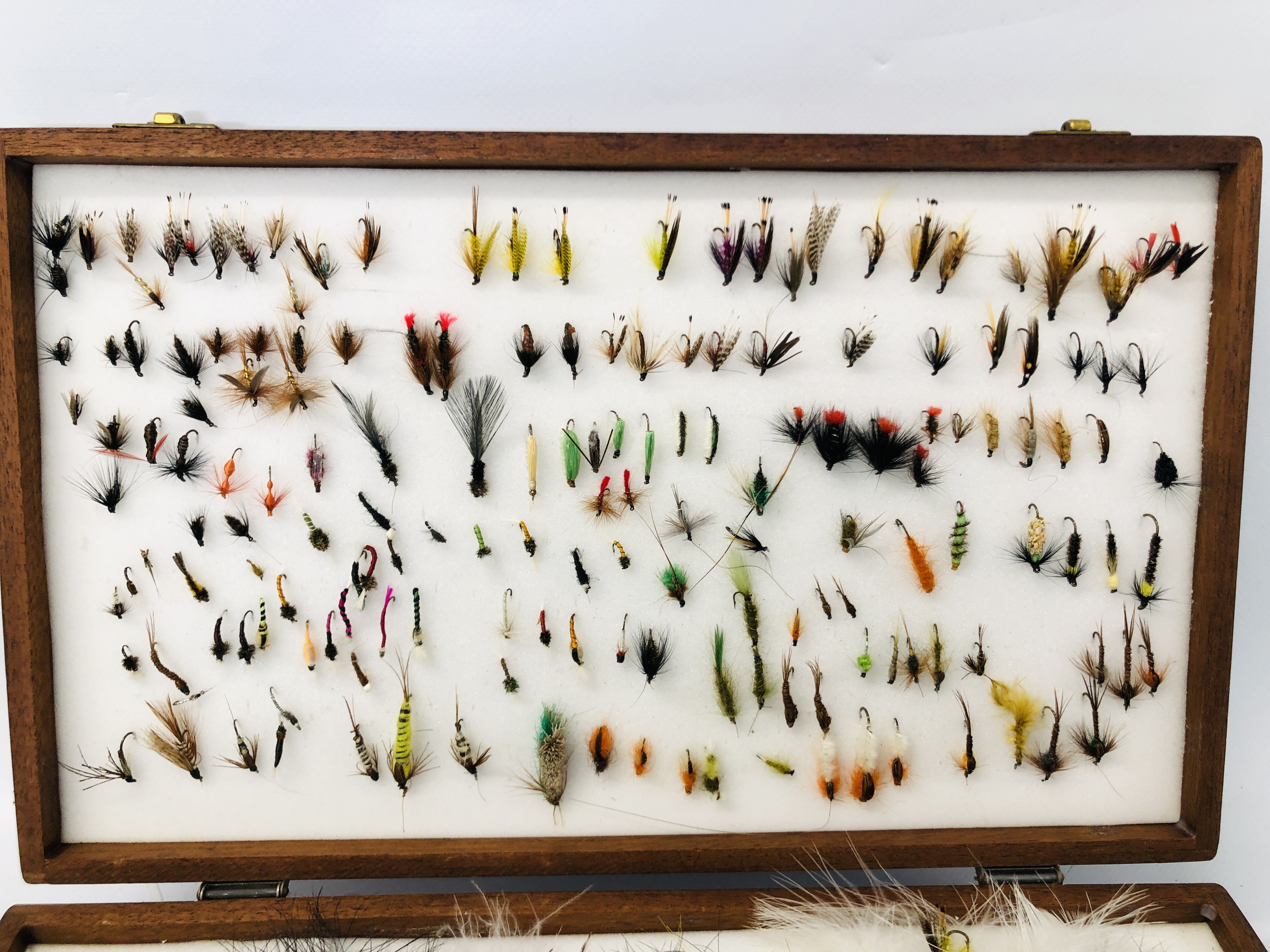 WOODEN CASE CONTAINING A LARGE QUANTITY OF FISHING FLIES - Image 6 of 8