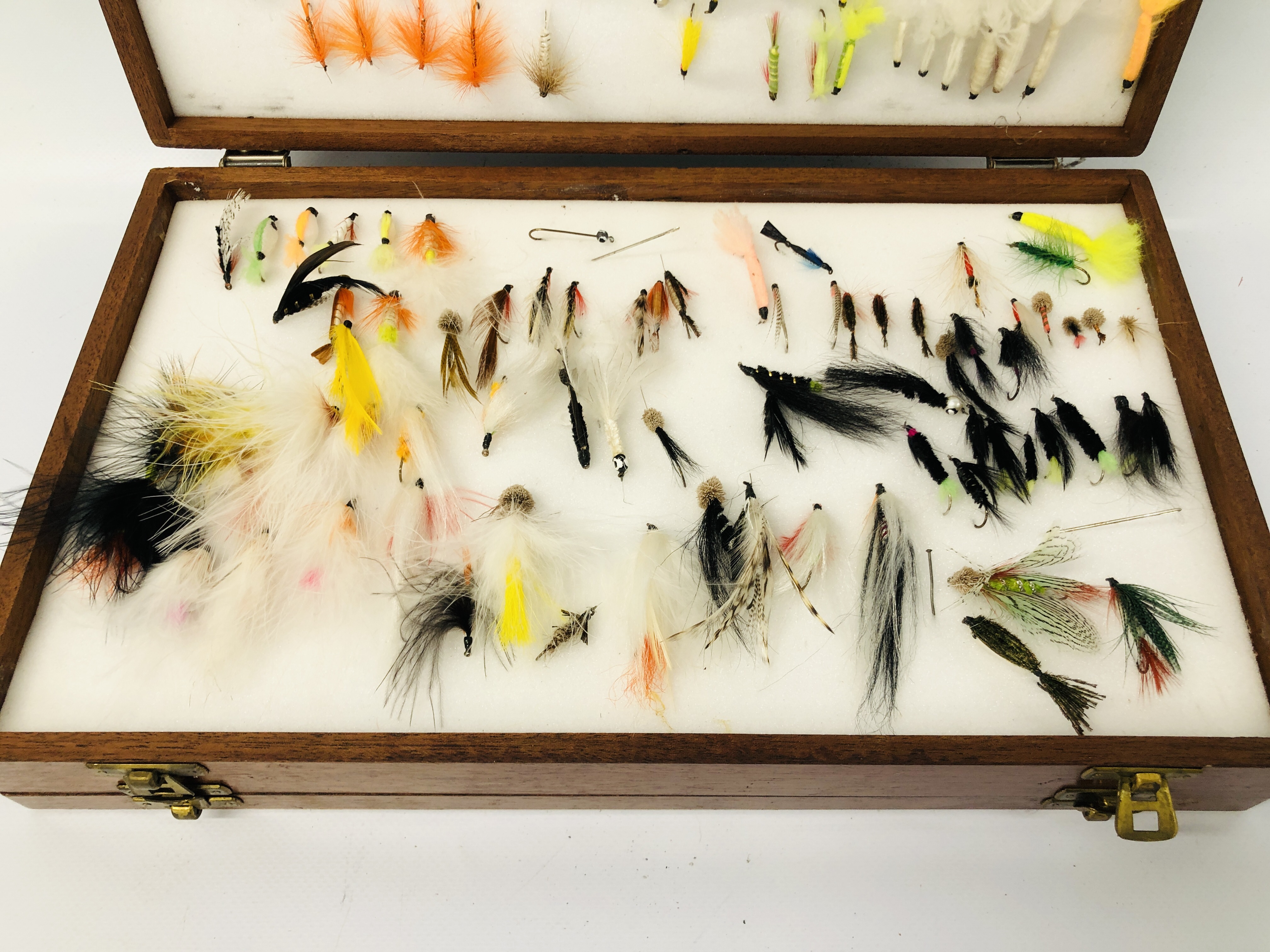 WOODEN CASE CONTAINING A LARGE QUANTITY OF FISHING FLIES - Image 3 of 8