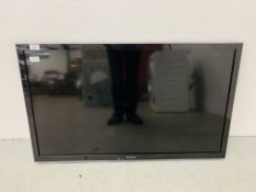 A PANASONIC 39 INCH FLAT SCREEN TV COMPLETE WITH WALL MOUNTING BRACKETS,