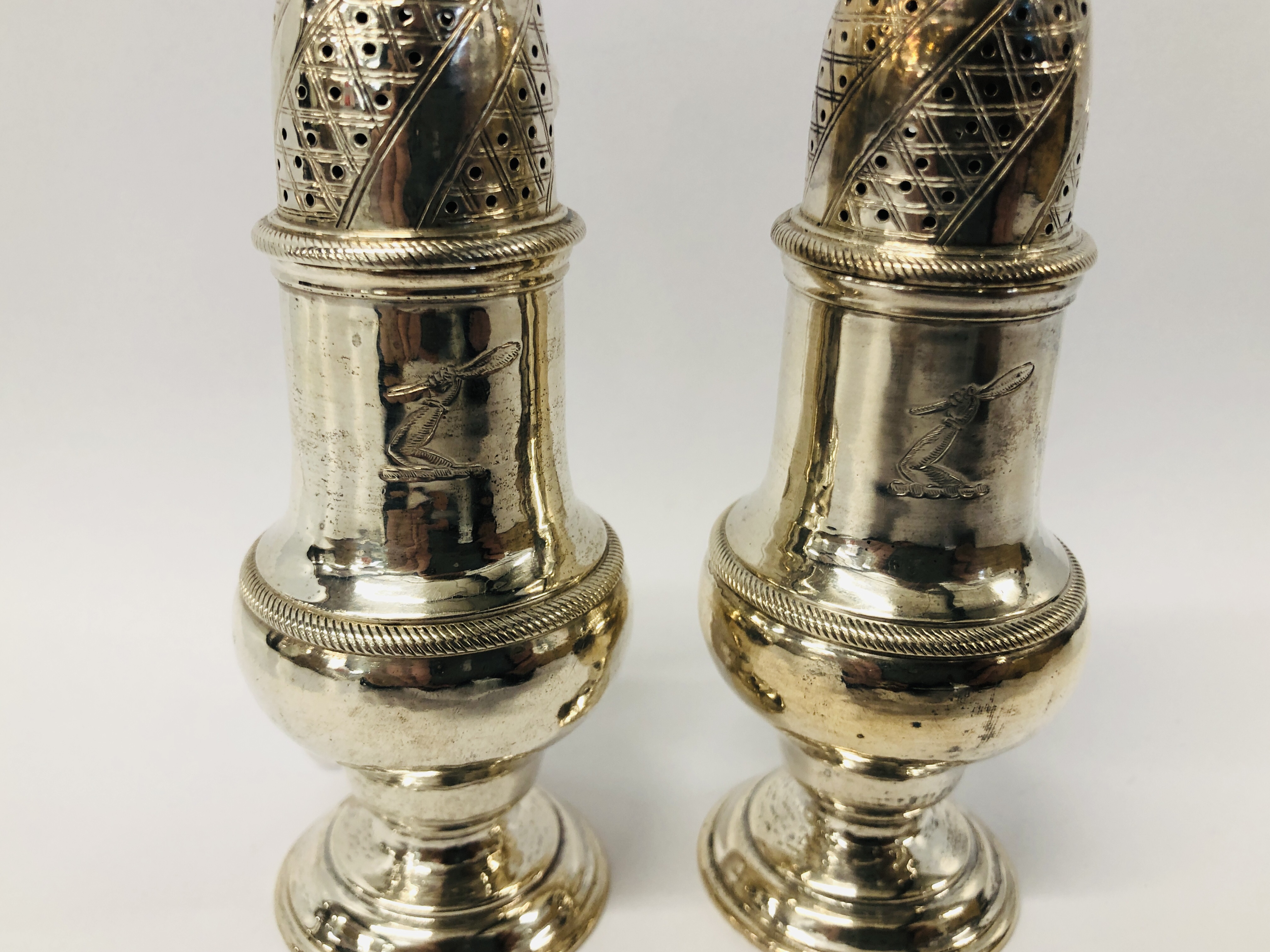 A PAIR OF GOOD QUALITY SILVER SIFTERS HEIGHT 13.5CM. - Image 3 of 11