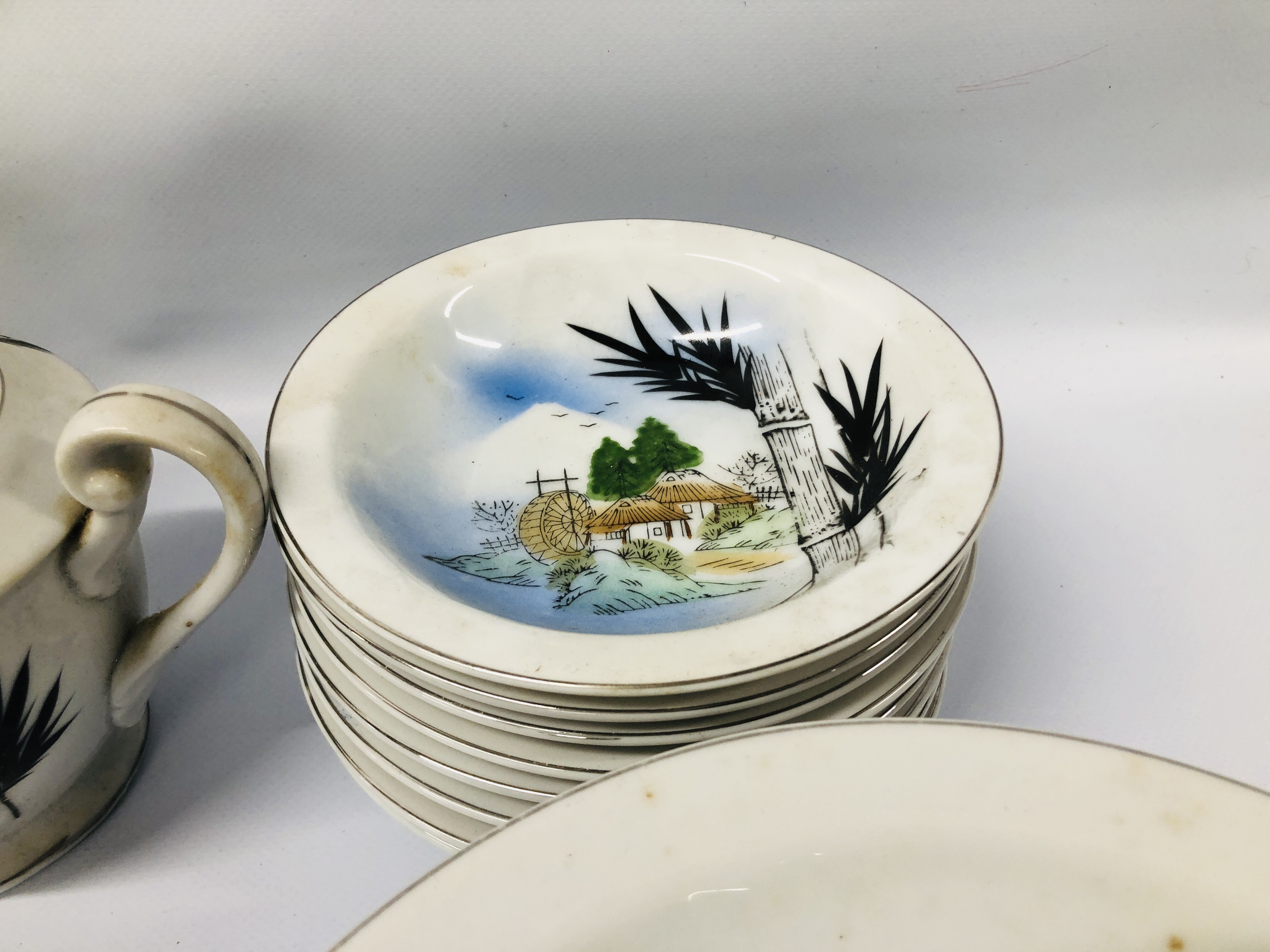 46 PIECES OF E & O CHINA WARE COMPRISING OF PLATES, BOWLS, CUPS AND SAUCERS, SERVING PLATE, - Bild 4 aus 18
