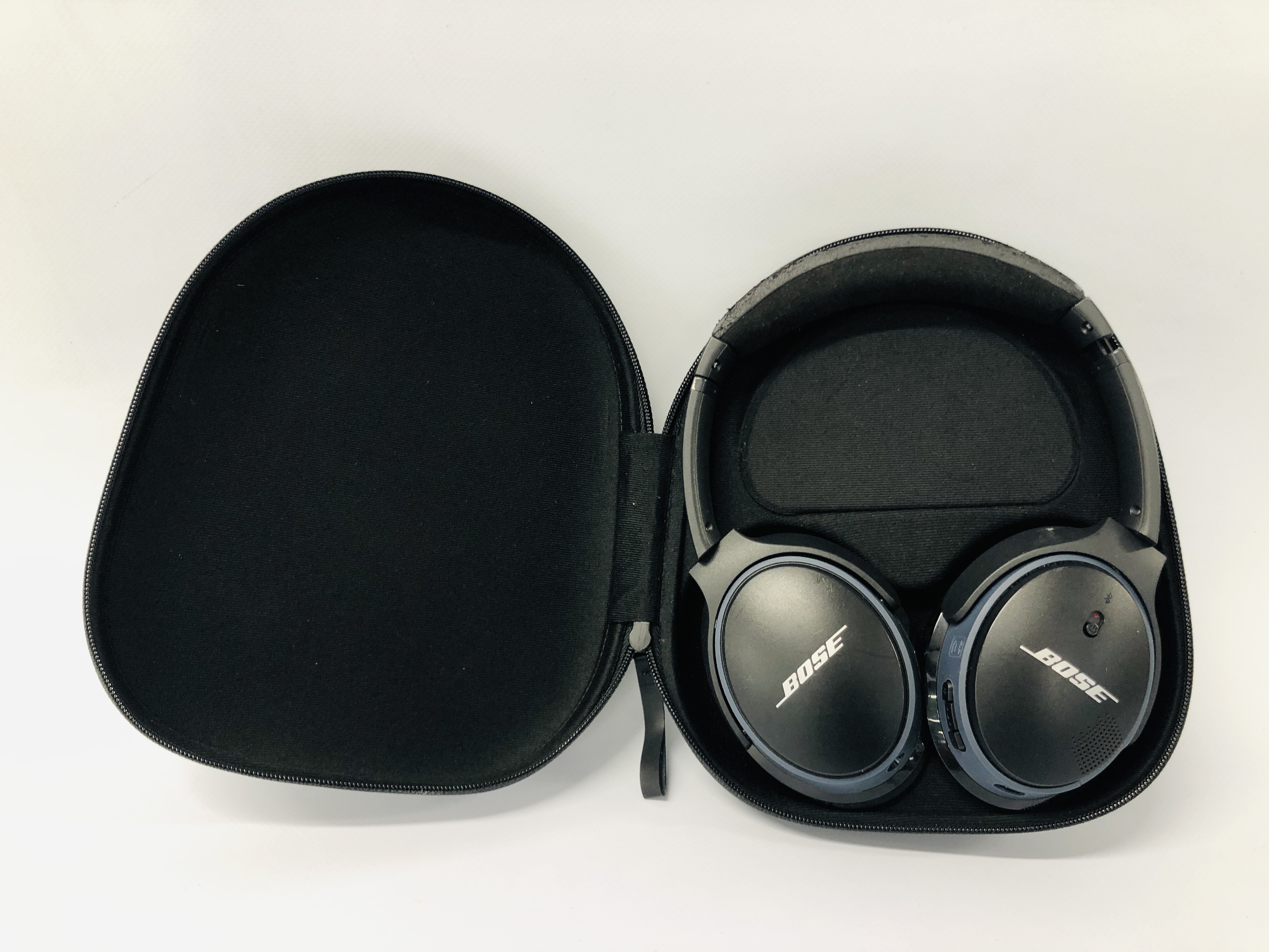 A PAIR OF BOSE SOUNDLINK BLUETOOTH NOISE CANCELLING HEADPHONES MODEL BA2 WITH CARRY CASE - NO