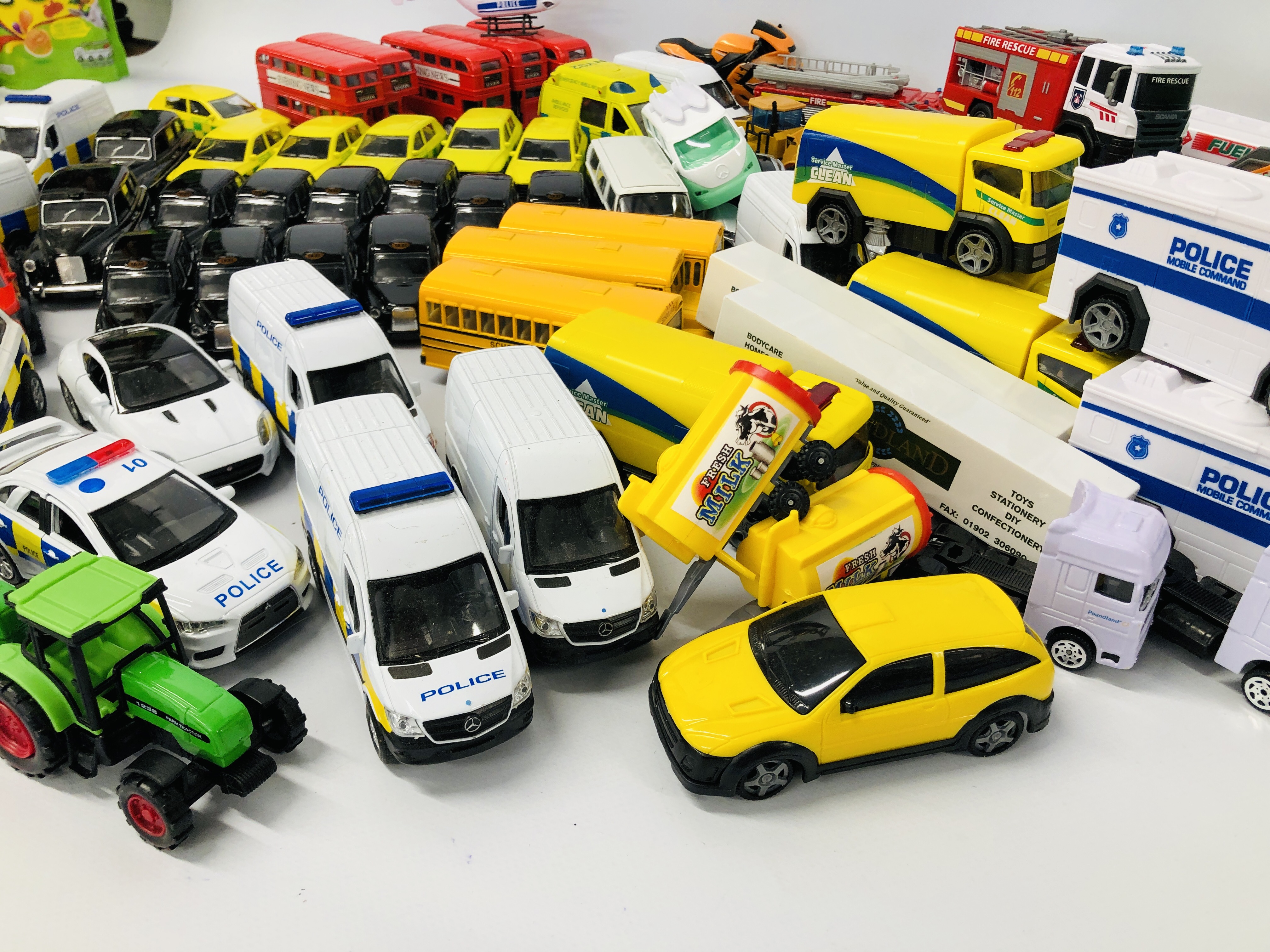 2 BOXES OF ASSORTED MAINLY DIE-CAST MODEL VEHICLES TO INCLUDE ADVERTISING VANS, FIRE ENGINES, - Image 10 of 10