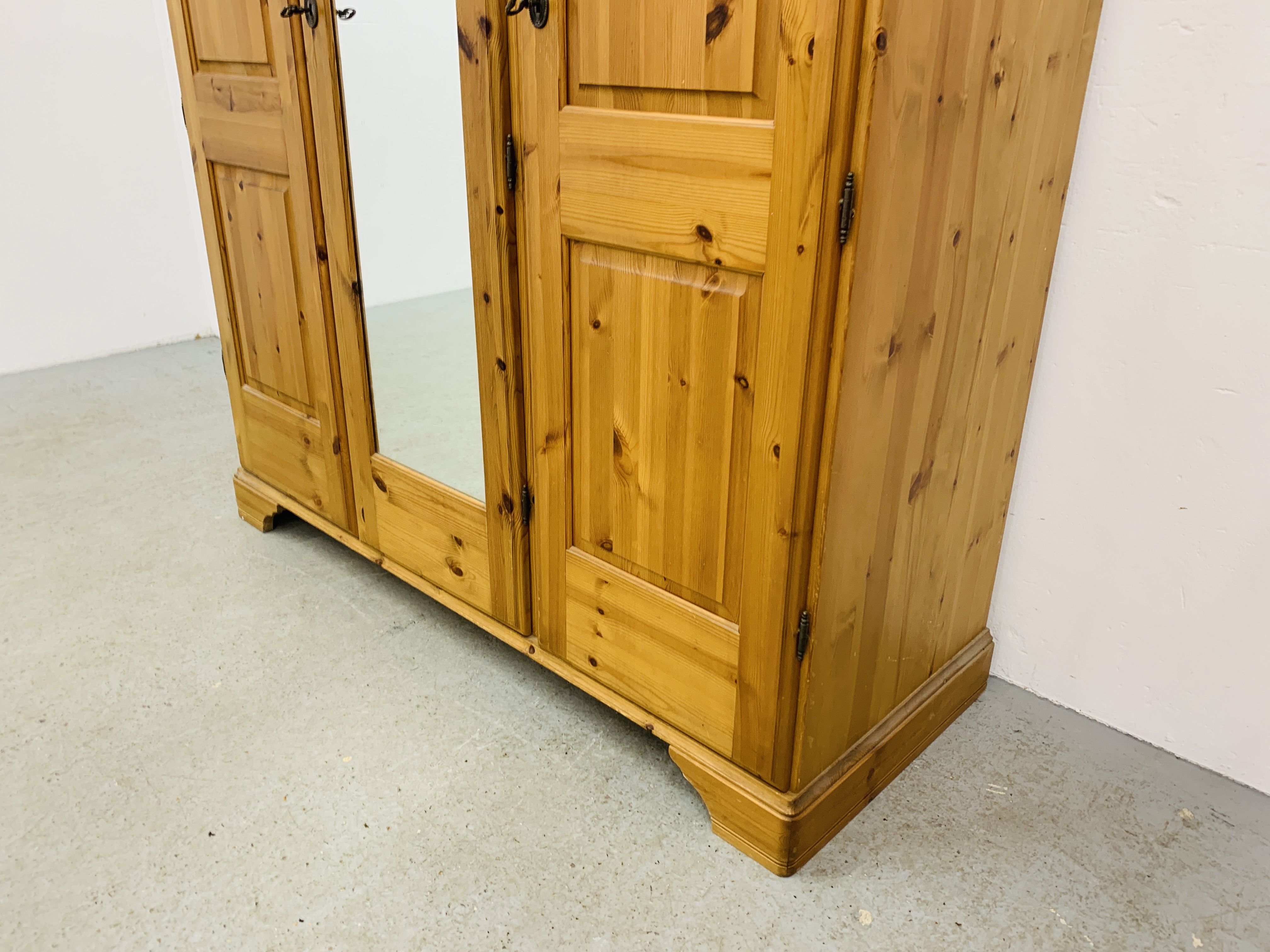 A GOOD QUALITY MODERN HONEY PINE TRIPLE WARDROBE WITH CENTRAL MIRRORED DRAWER MANUFACTURED BY - Image 3 of 12