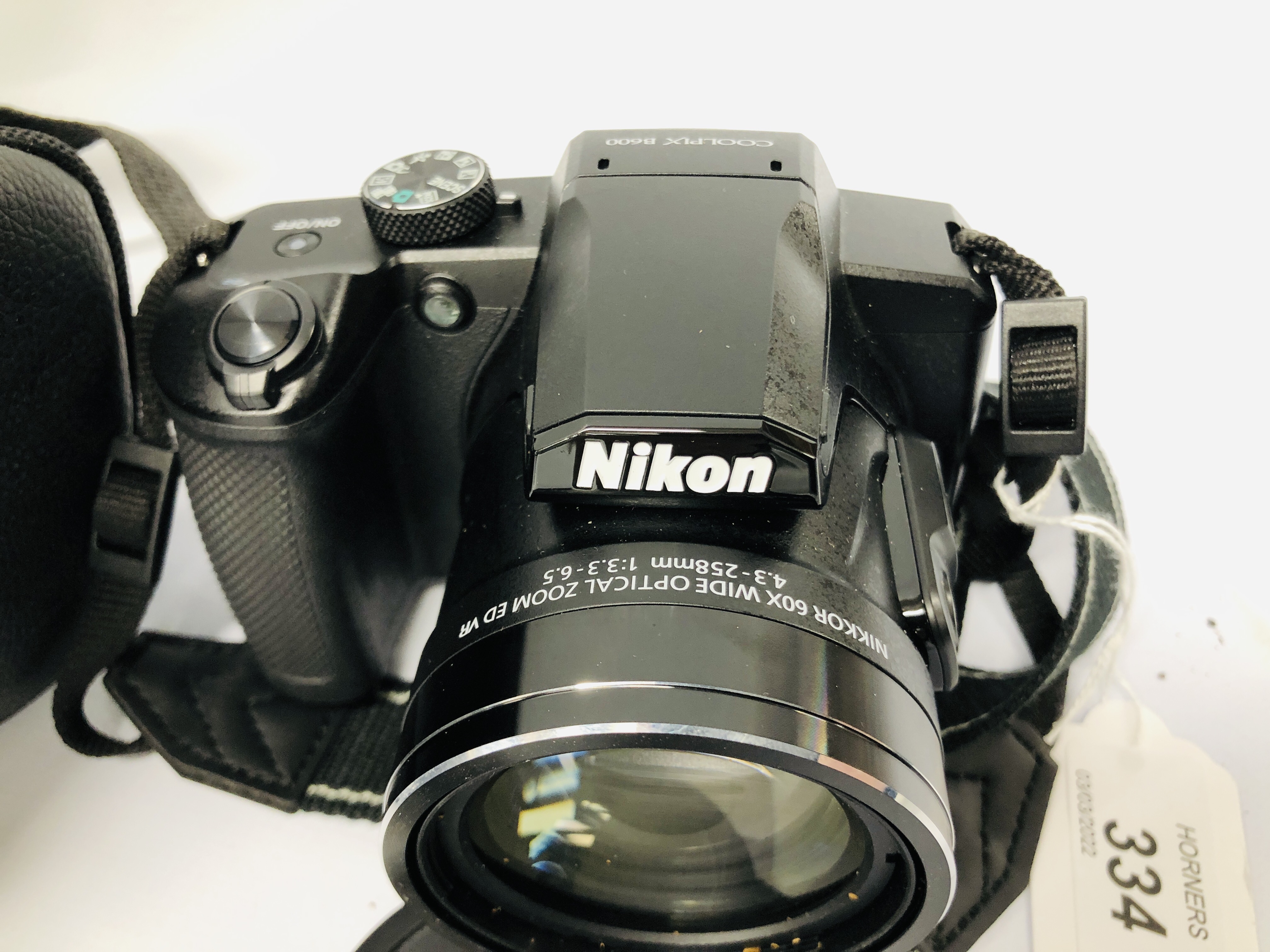 NIKON COOLPIX B600 DIGITAL CAMERA WITH CAMERA BAG AND CHARGER S/N 74001233 - SOLD AS SEEN. - Image 3 of 5