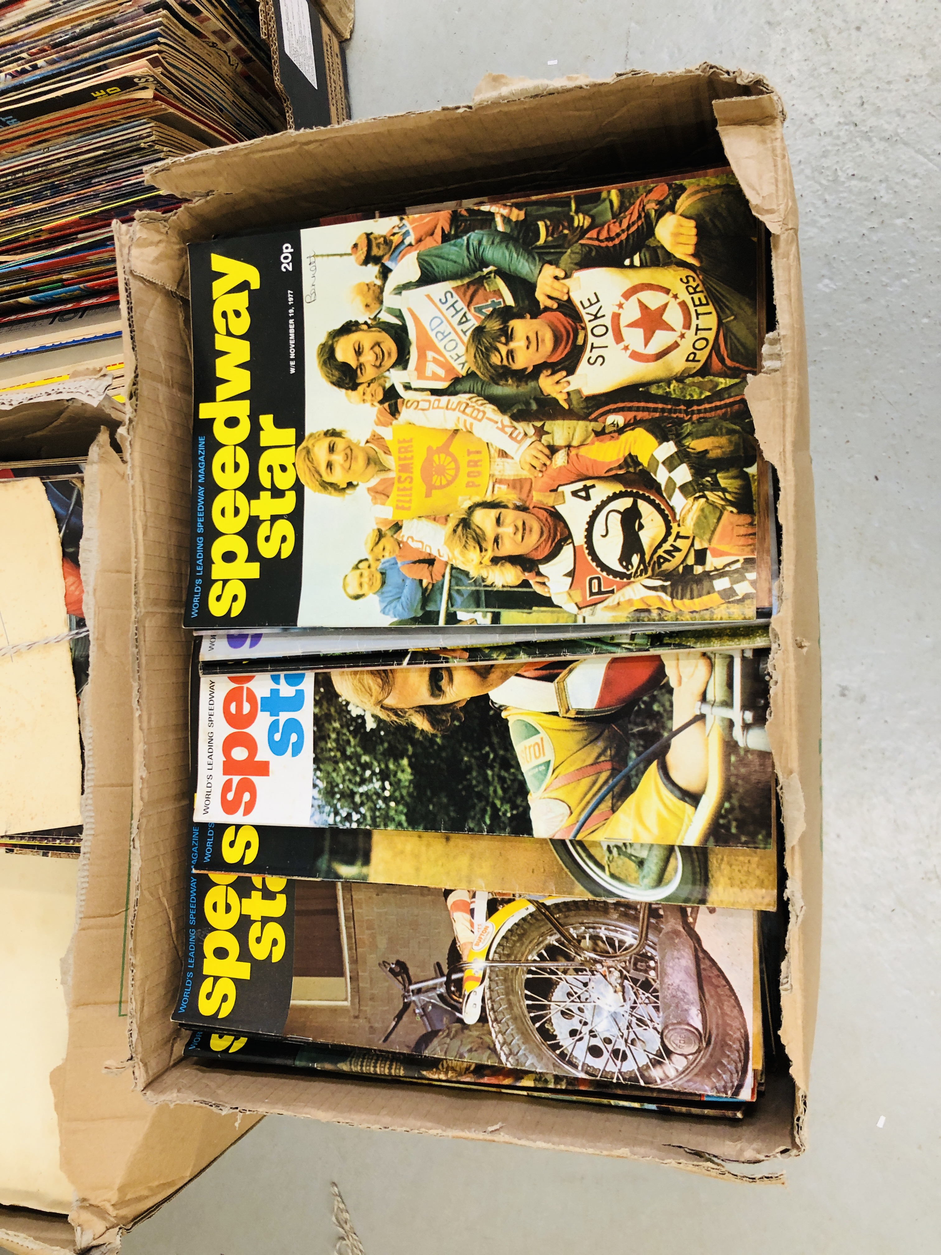 LARGE COLLECTION OF SPEEDWAY MAGAZINES TO INCLUDE 60'S, - Image 2 of 6