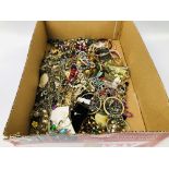 BOX OF MIXED COSTUME JEWELLERY TO INCLUDE SOME SILVER, ETC.