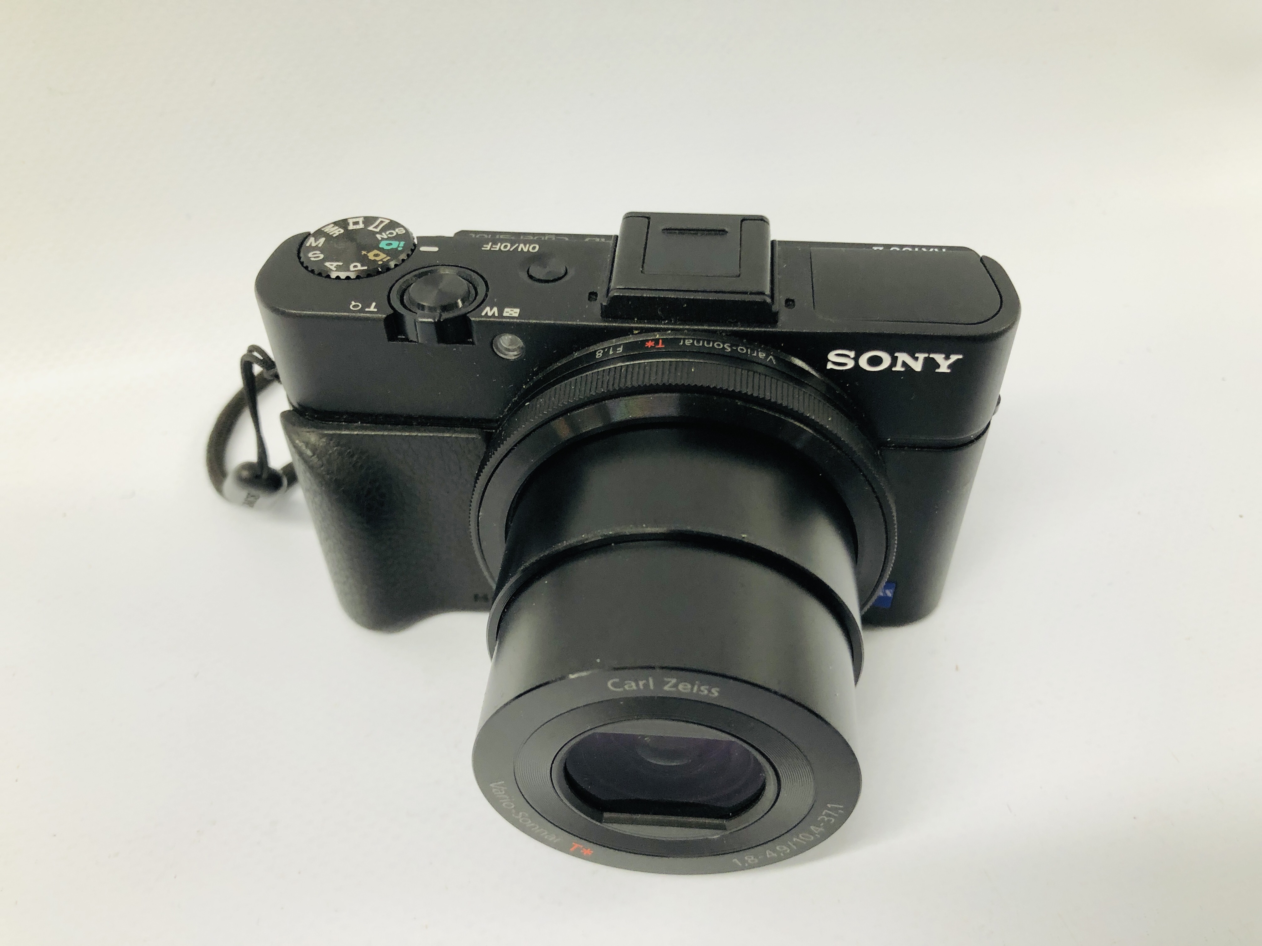 SONY RX100 II DIGITAL CAMERA S/N 2982468 - SOLD AS SEEN. - Image 3 of 7