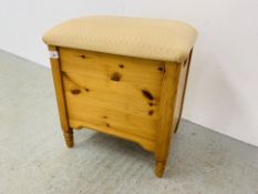 A SOLID PINE DRESSING STOOL WITH HINGED TOP W 44CM, D 33CM, H 47CM.