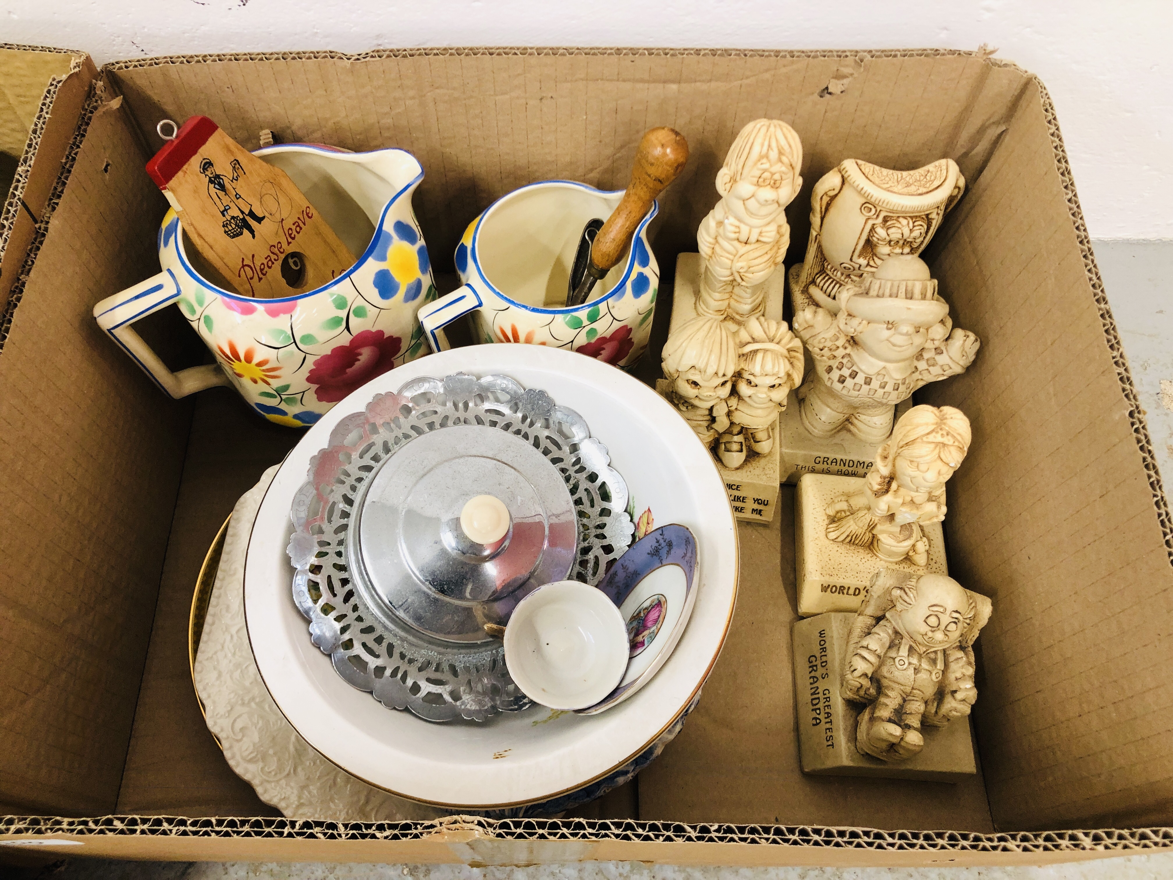 5 X BOXES OF ASSORTED HOUSEHOLD SUNDRIES CHINA AND GLASS WARE, MUGS AND WADE WHIMSIES, PICTURES ETC. - Image 4 of 10