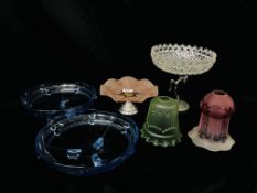 COLLECTION OF GLASS TO INCLUDE AN ART DECO CENTRE PIECE - NUDE SUPPORTING A MOULDED GLASS BOWL,