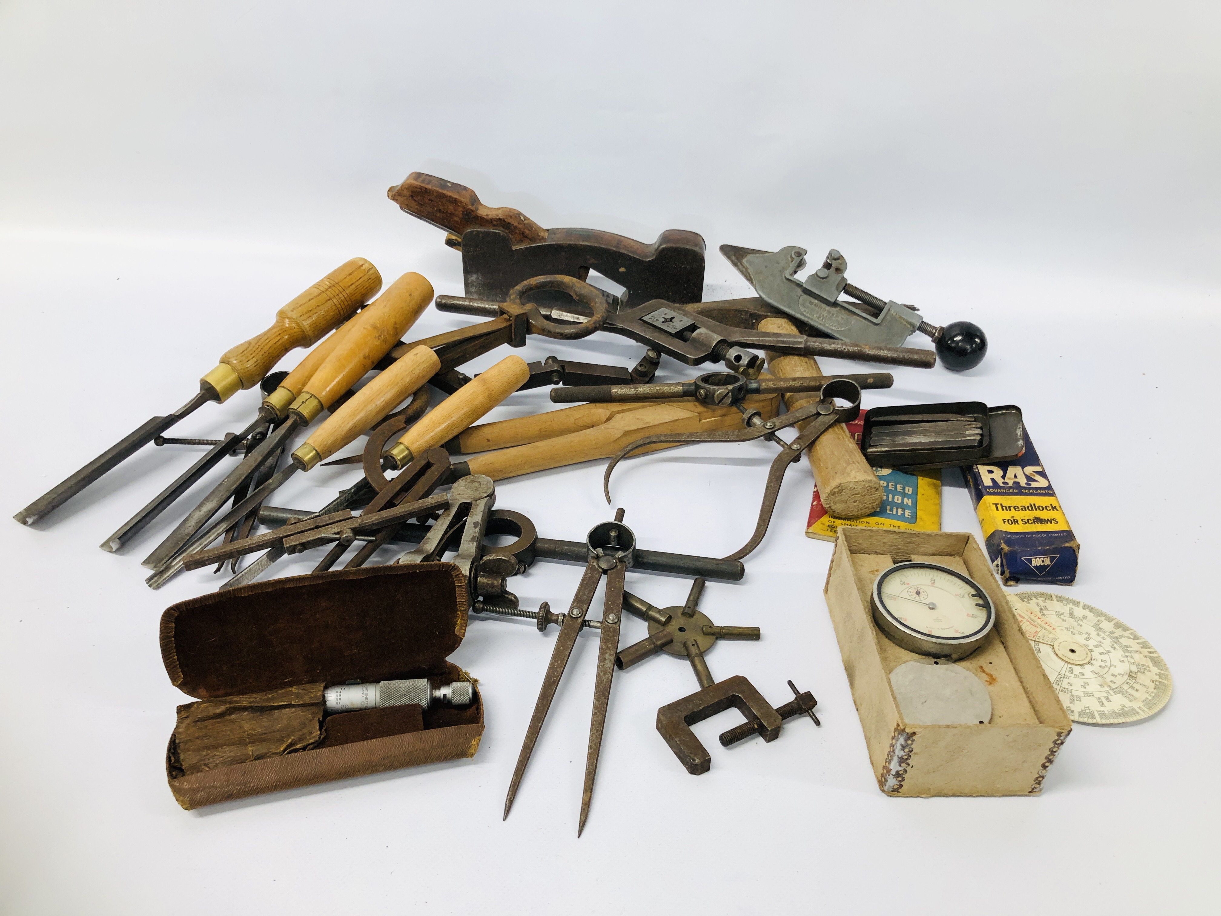 BOX OF ASSORTED VINTAGE TOOLS TO INCLUDE VARIOUS PRECISION MEASURING INSTRUMENTS, ETC.