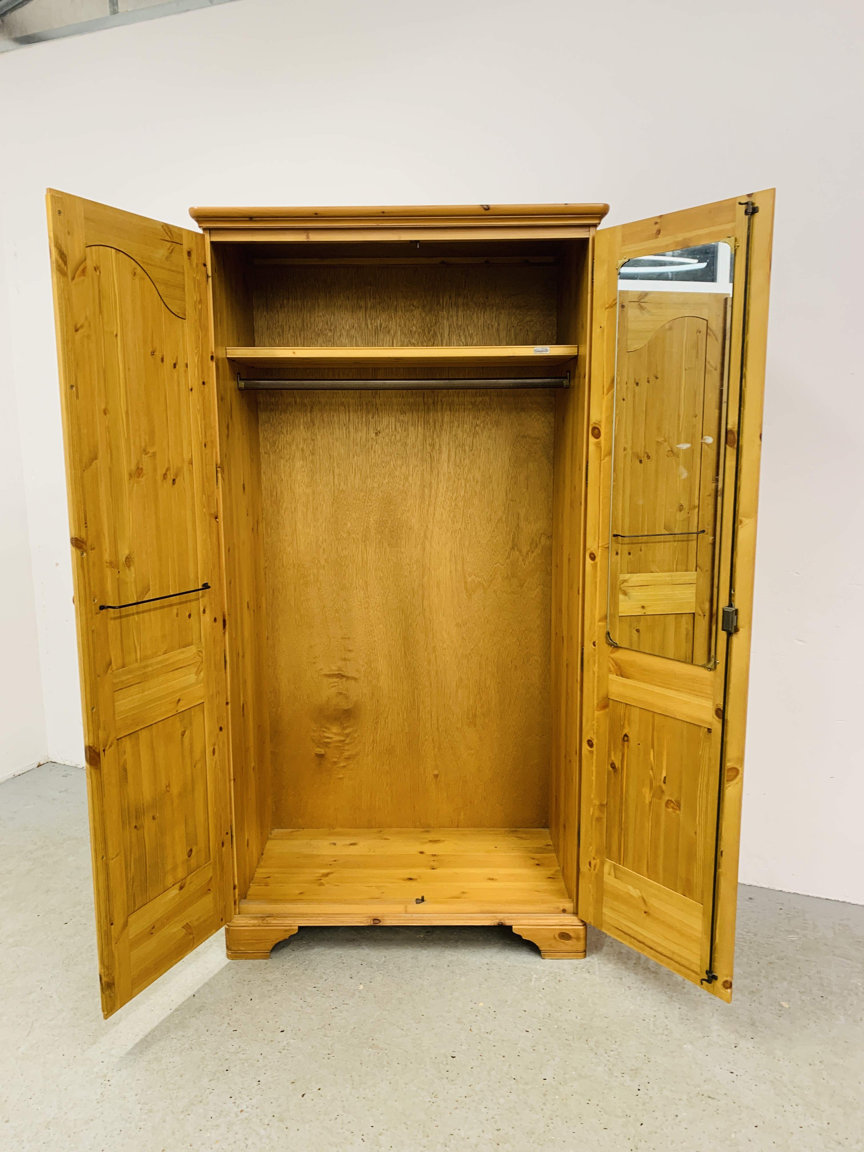 A GOOD QUALITY MODERN HONEY PINE DOUBLE WARDROBE MANUFACTURED BY LINDALE FURNISHINGS W 98CM, D 56CM, - Image 8 of 12