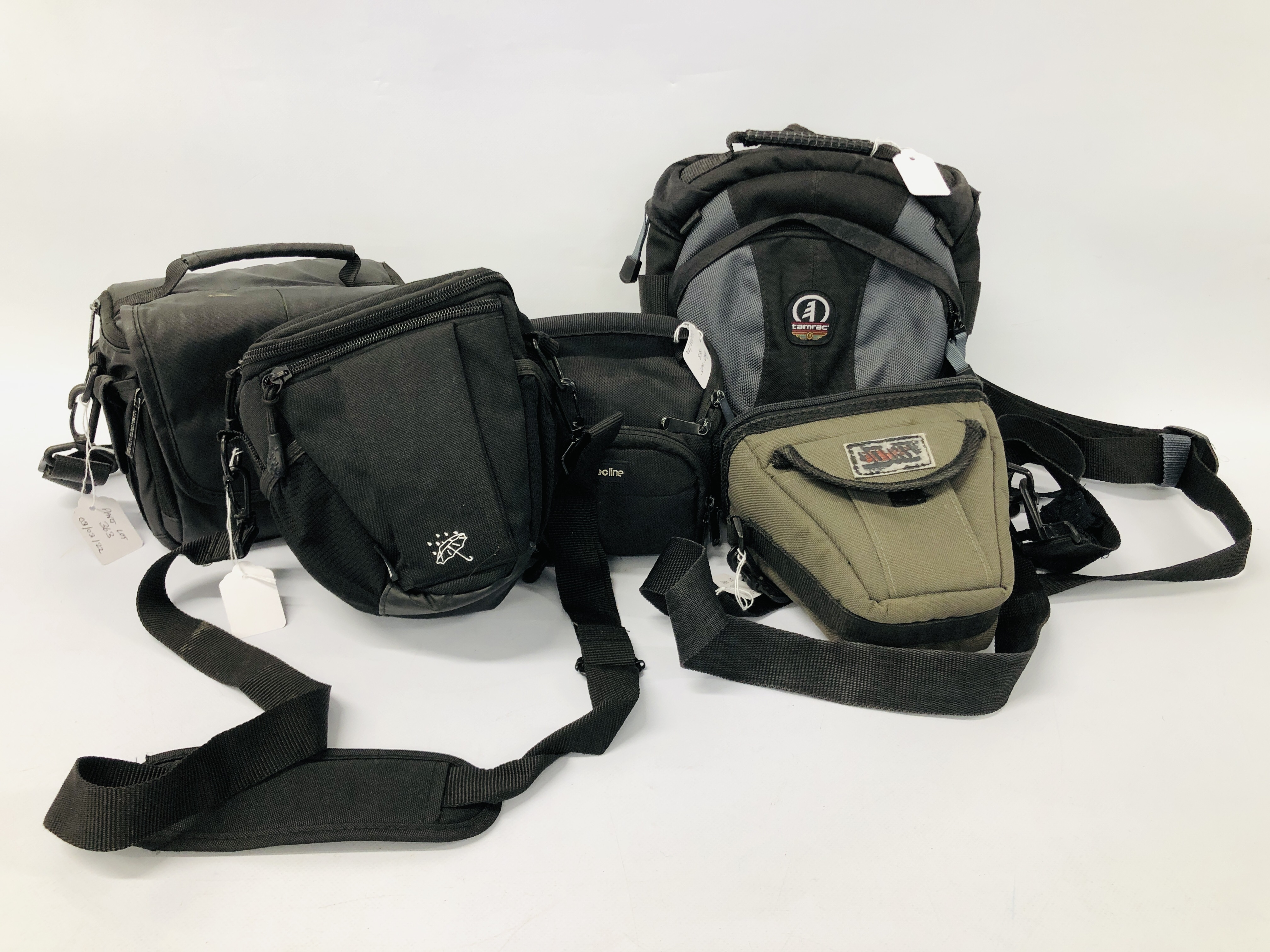 5 X VARIOUS PADDED CAMERA BAGS TO INCLUDE SANDSTORM, TAMRAC, SELECLINE, ETC.