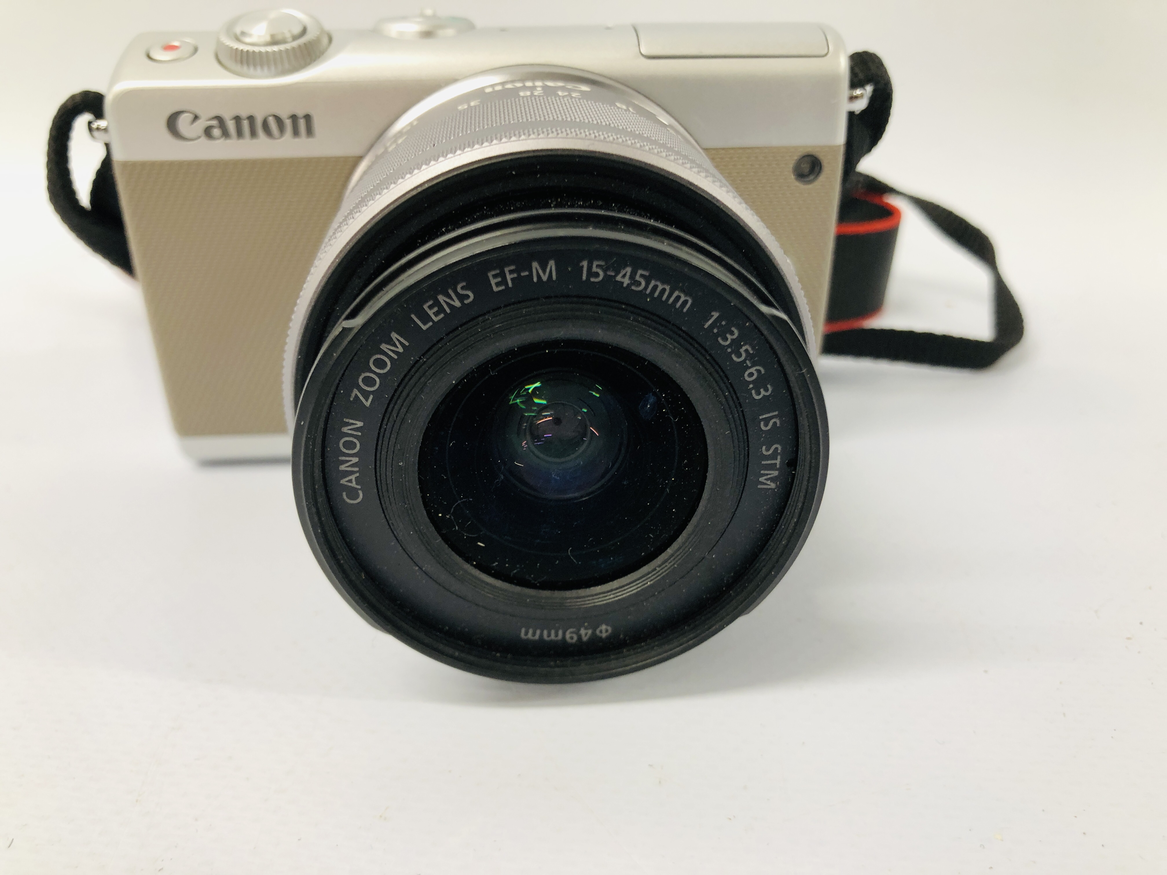 CANON EOS M100 DIGITAL CAMERA FITTED WITH INTERCHANGEABLE CANON 15-45 MM LENS S/N 663050007993 - - Image 2 of 7