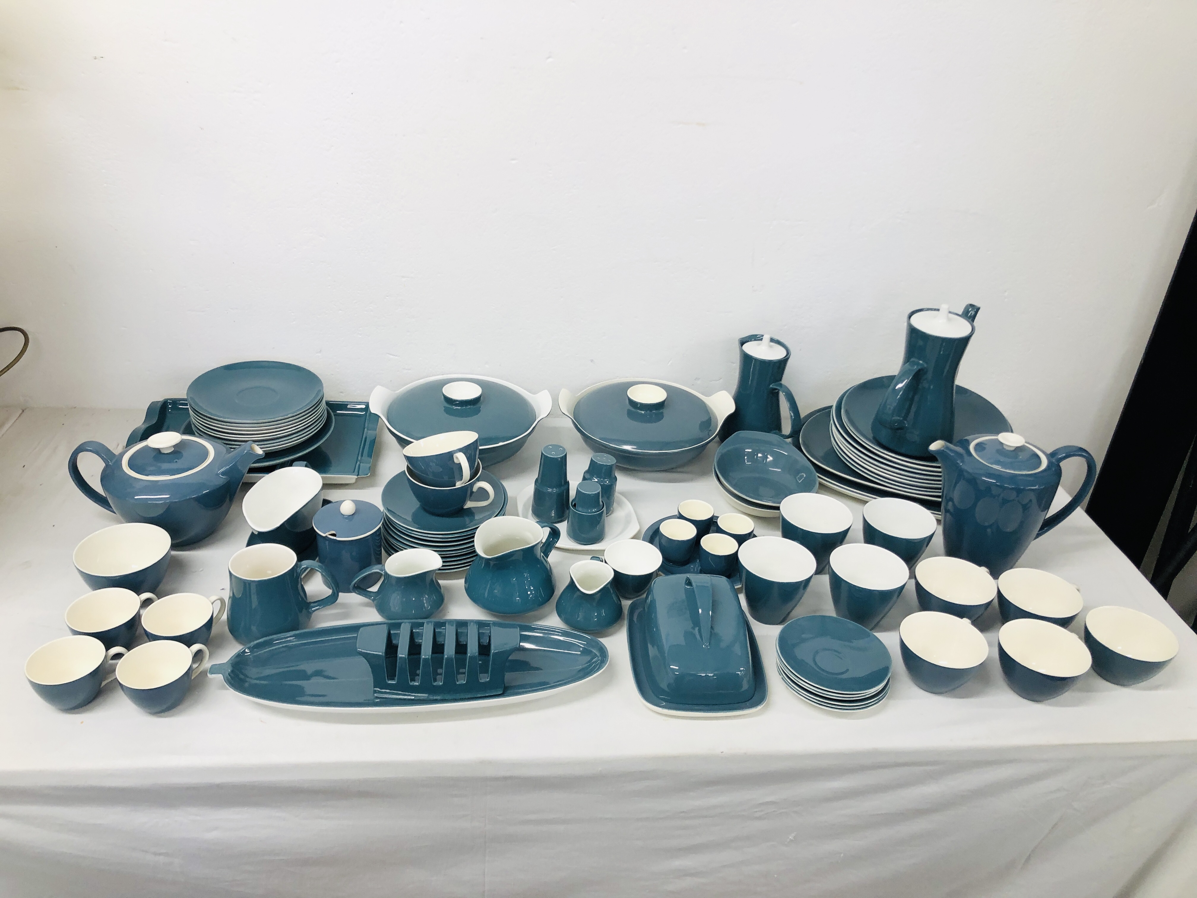 QTY OF TEAL BLUE POOLE TABLE WARE.