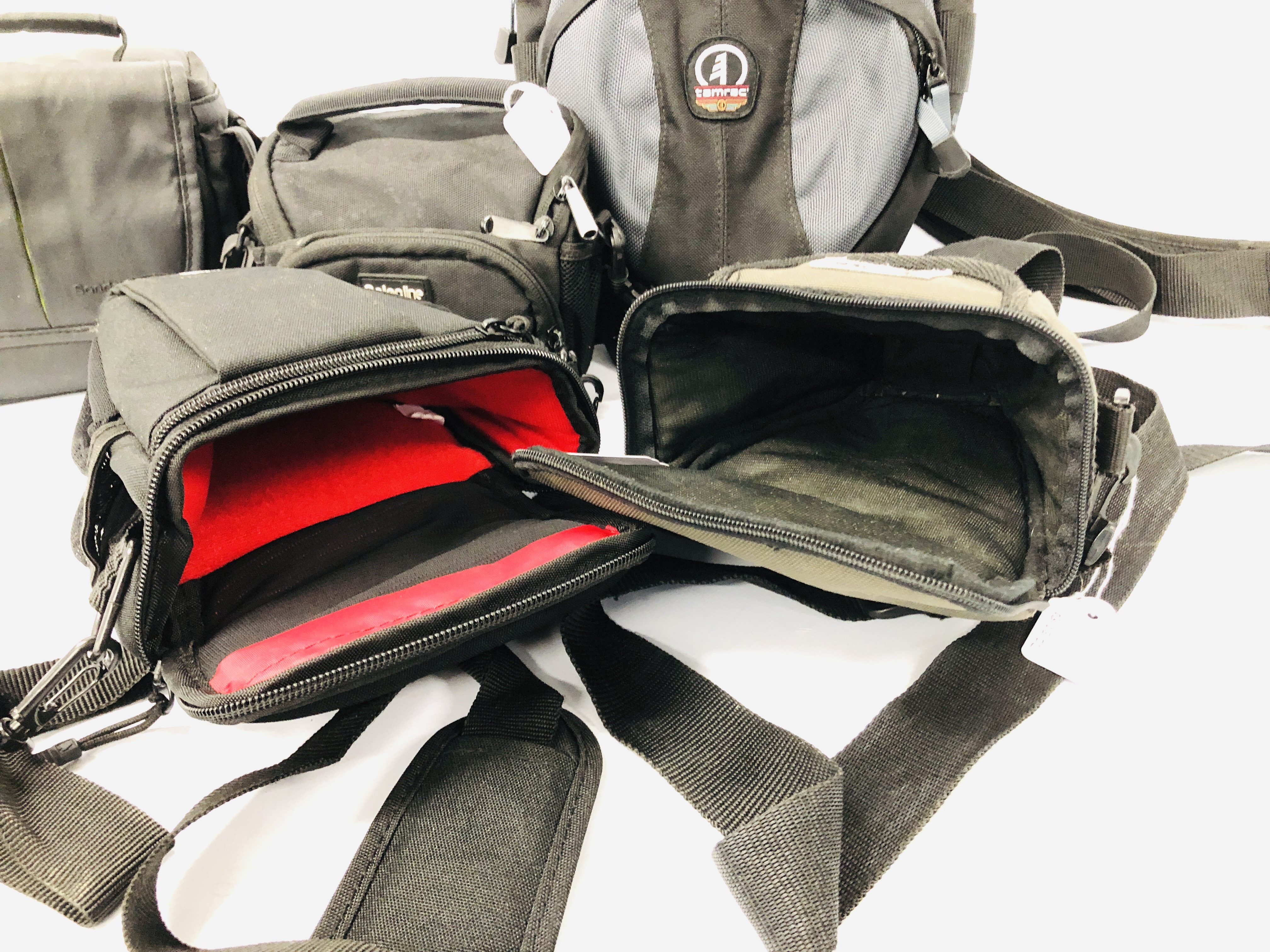 5 X VARIOUS PADDED CAMERA BAGS TO INCLUDE SANDSTORM, TAMRAC, SELECLINE, ETC. - Image 2 of 5