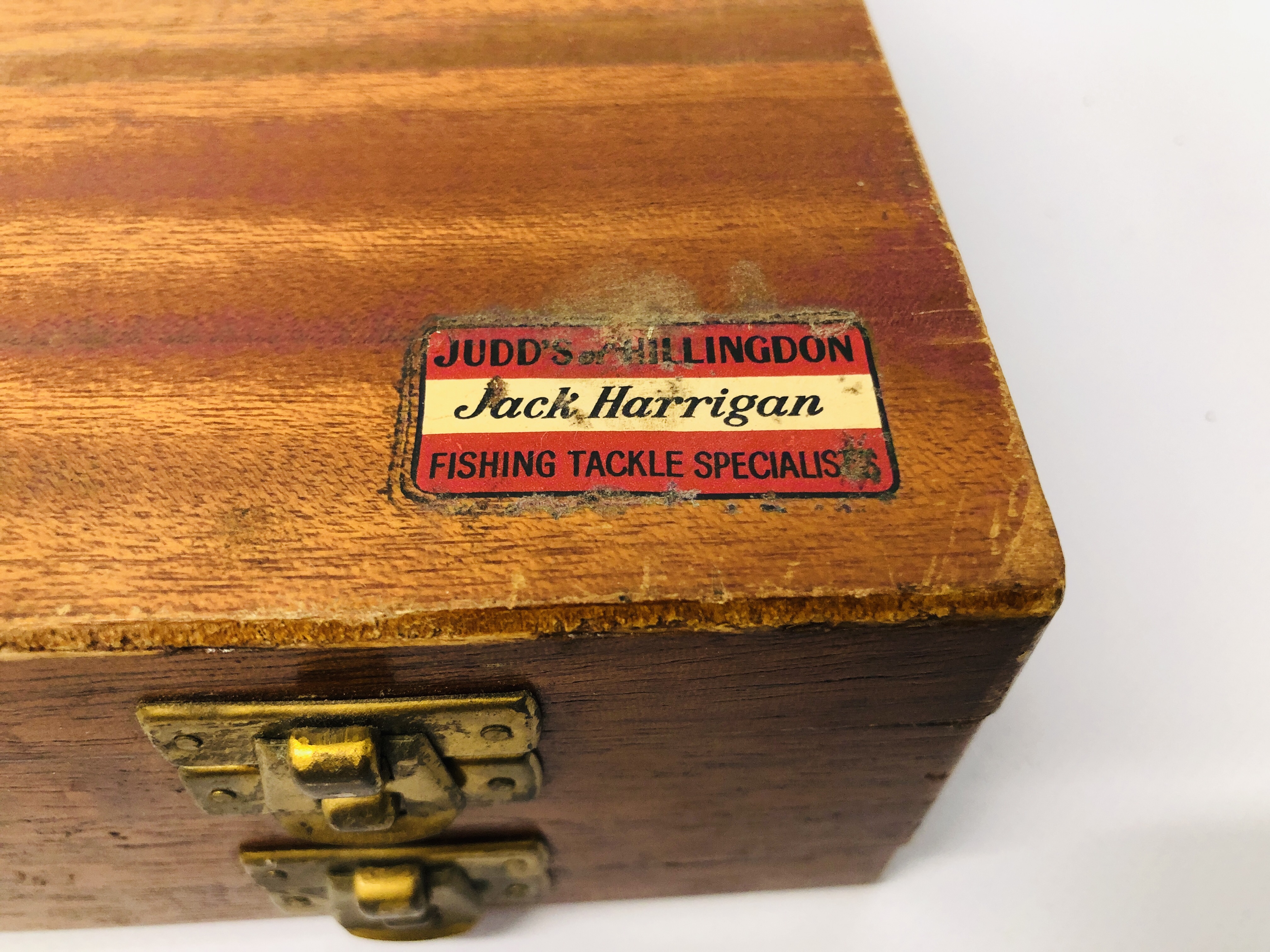 WOODEN CASE CONTAINING A LARGE QUANTITY OF FISHING FLIES - Image 8 of 8