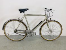 AN EMMELLE WAYFARE GENTS BICYCLE THREE SPEED REAR HUB MARKED STURMEY ARCHER 98-4