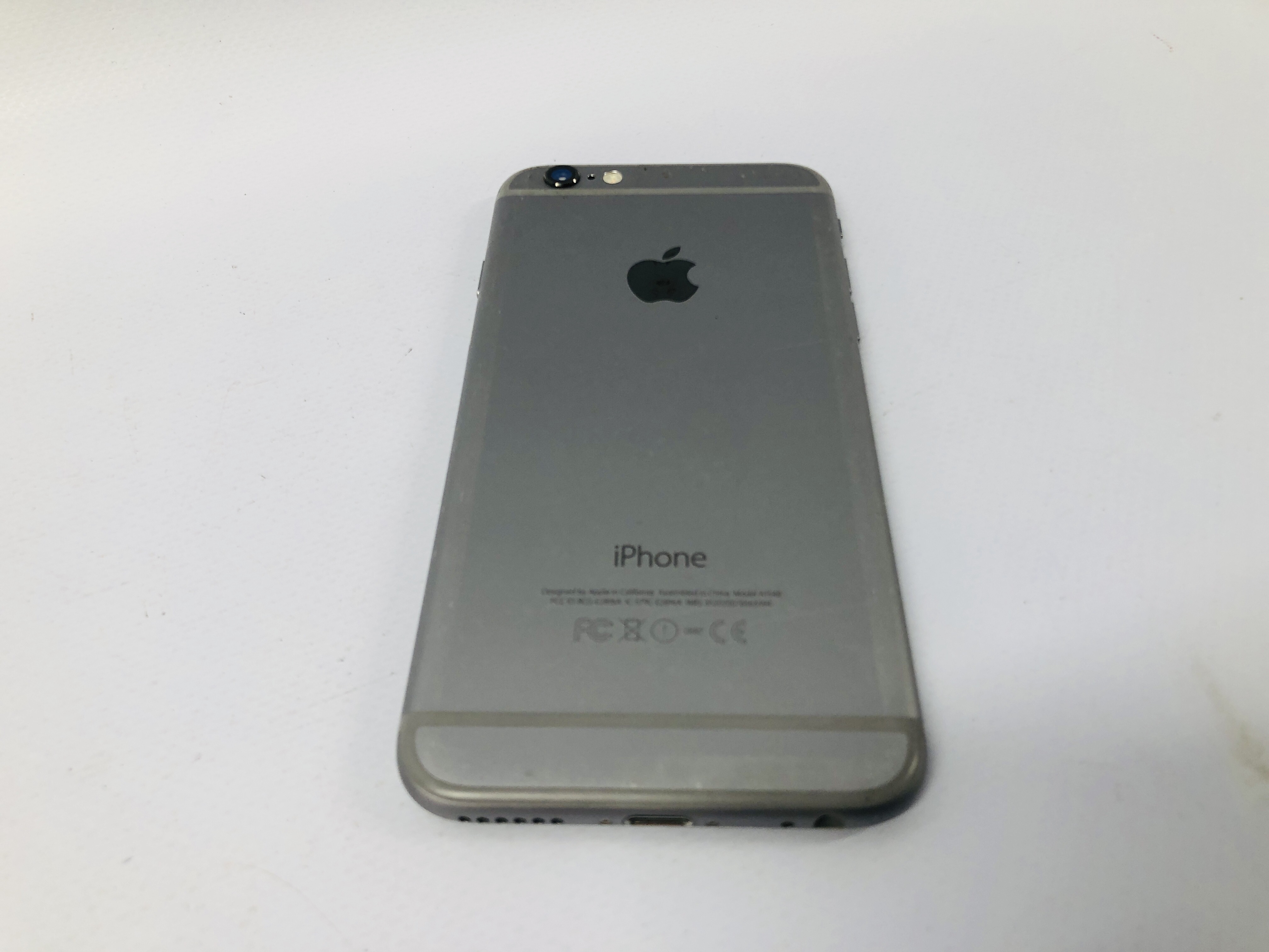 APPLE IPHONE 6 32GB - NO GUARANTEE OF CONNECTIVITY. SOLD AS SEEN. - Image 5 of 6