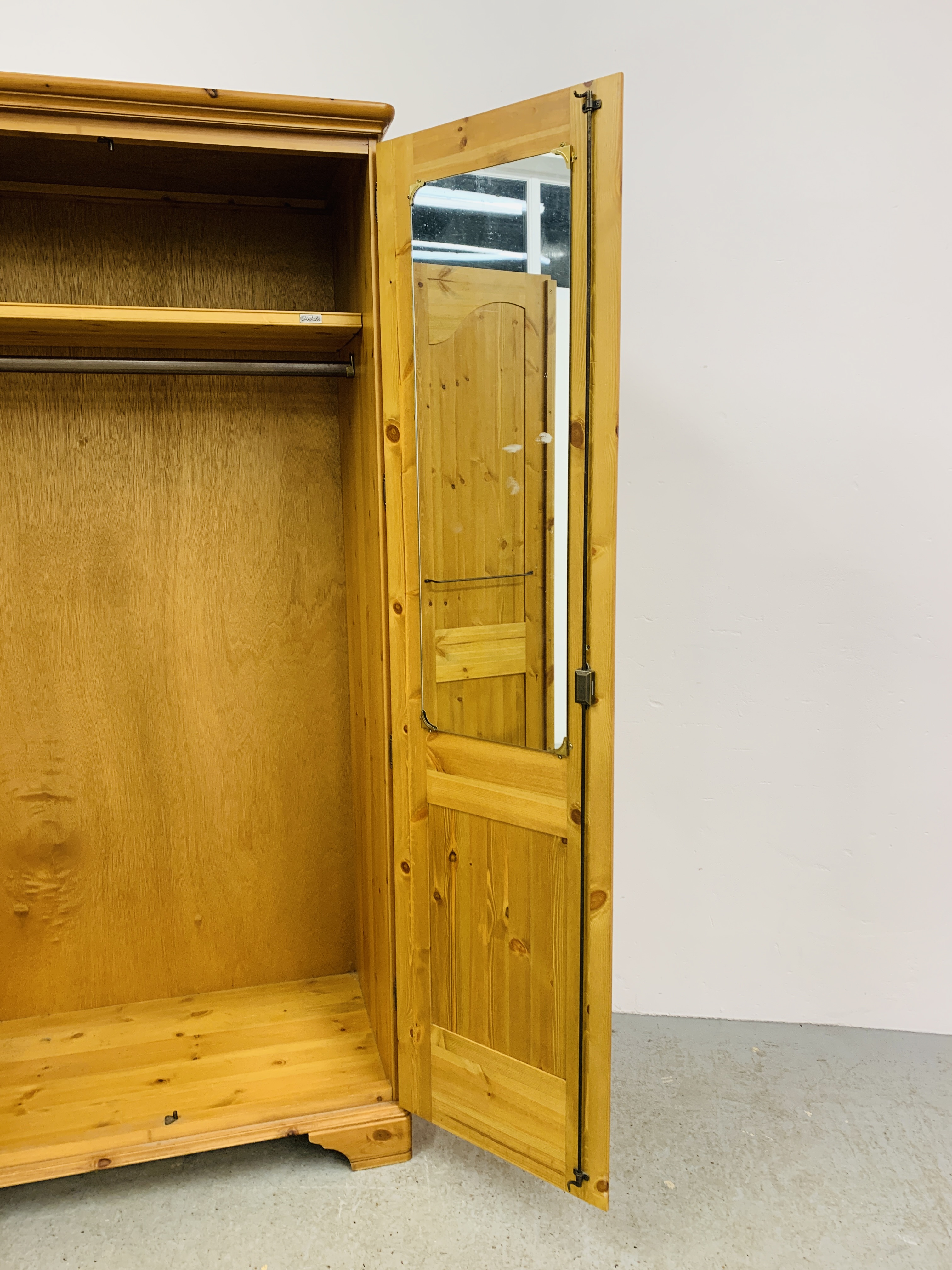 A GOOD QUALITY MODERN HONEY PINE DOUBLE WARDROBE MANUFACTURED BY LINDALE FURNISHINGS W 98CM, D 56CM, - Image 12 of 12