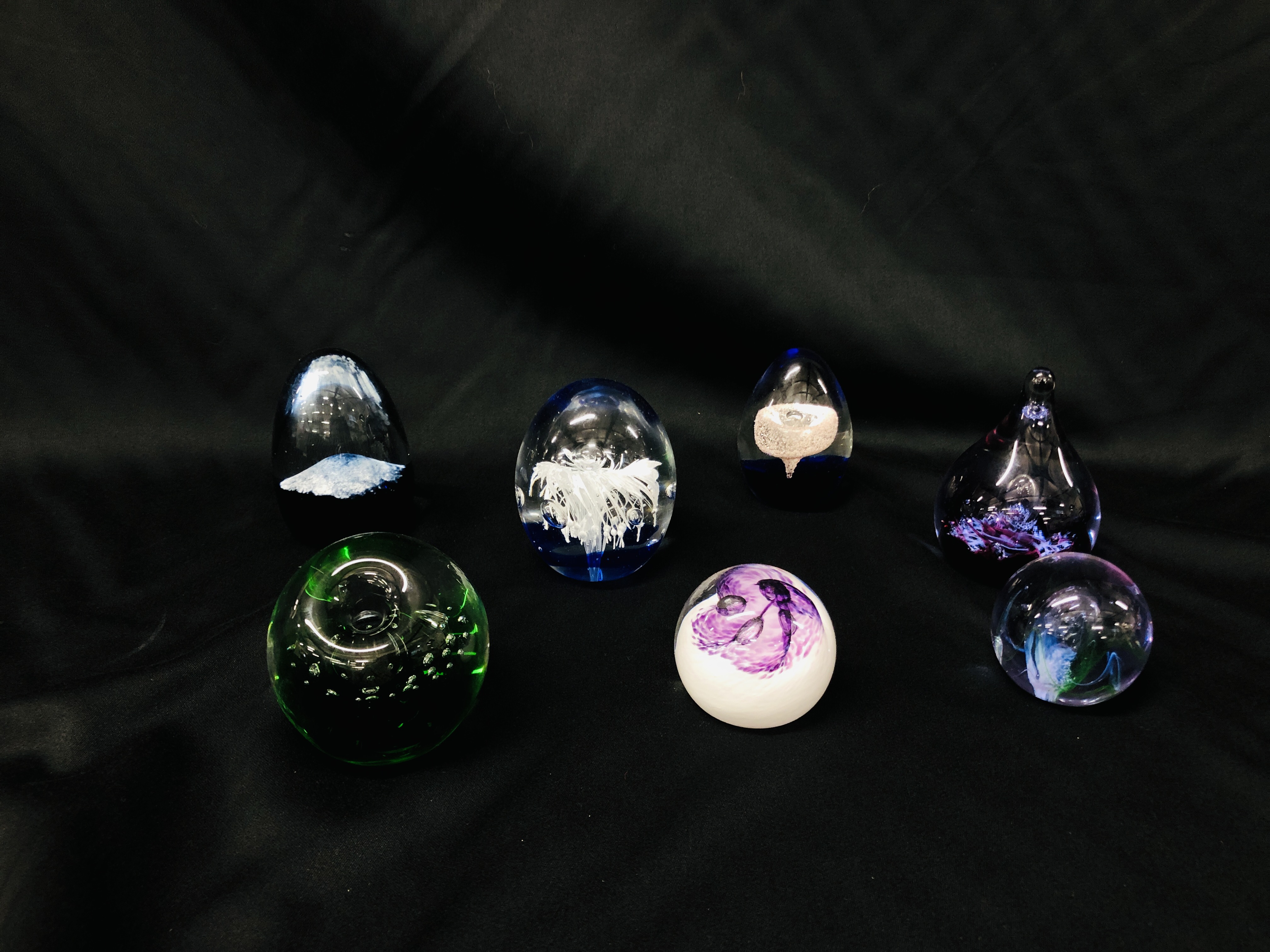 SEVEN GLASS PAPERWEIGHTS TO INCLUDE 3 MARKED CAITHNESS SCOTLAND.