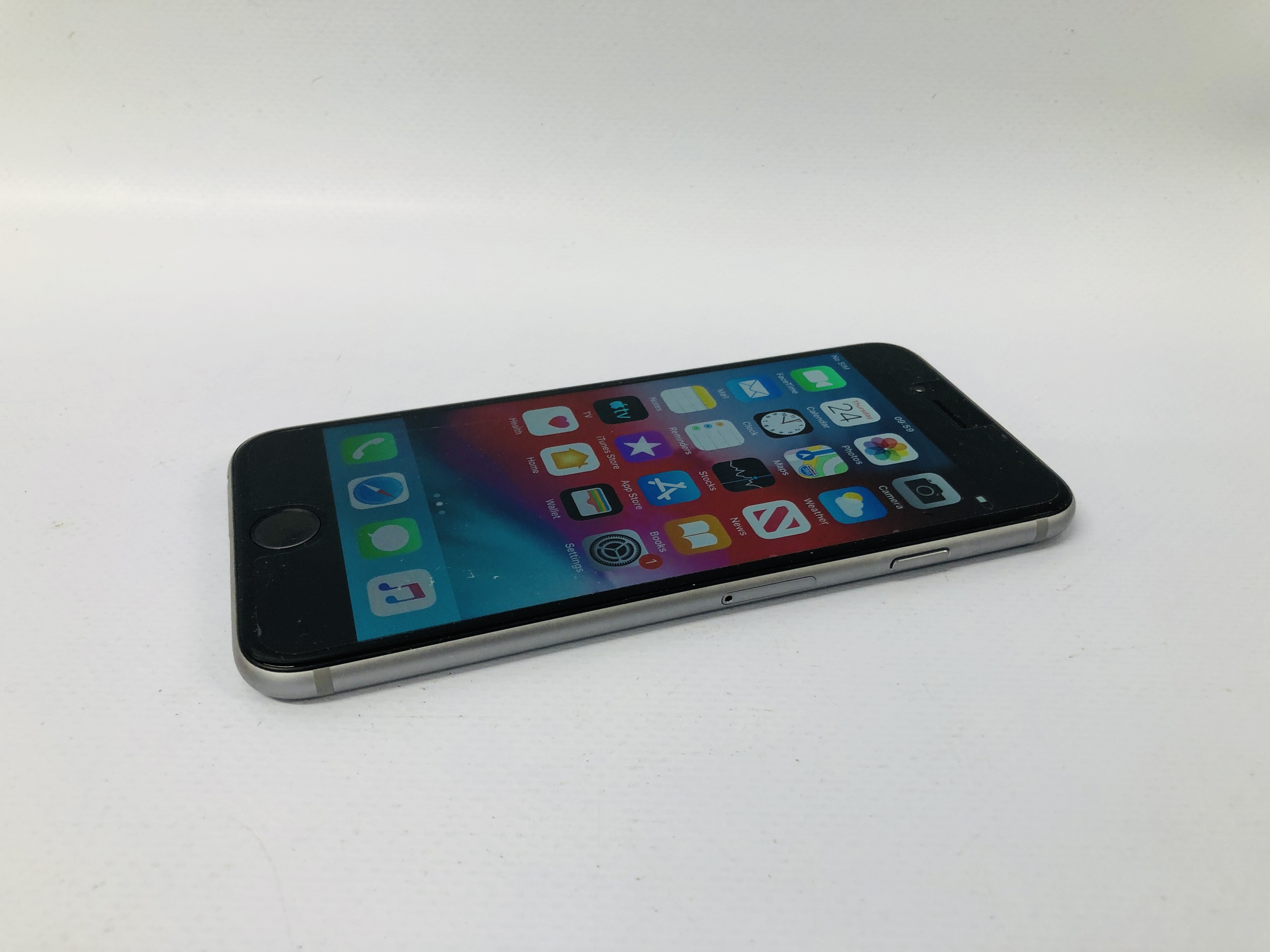 APPLE IPHONE 6 32GB - NO GUARANTEE OF CONNECTIVITY. SOLD AS SEEN. - Image 4 of 6