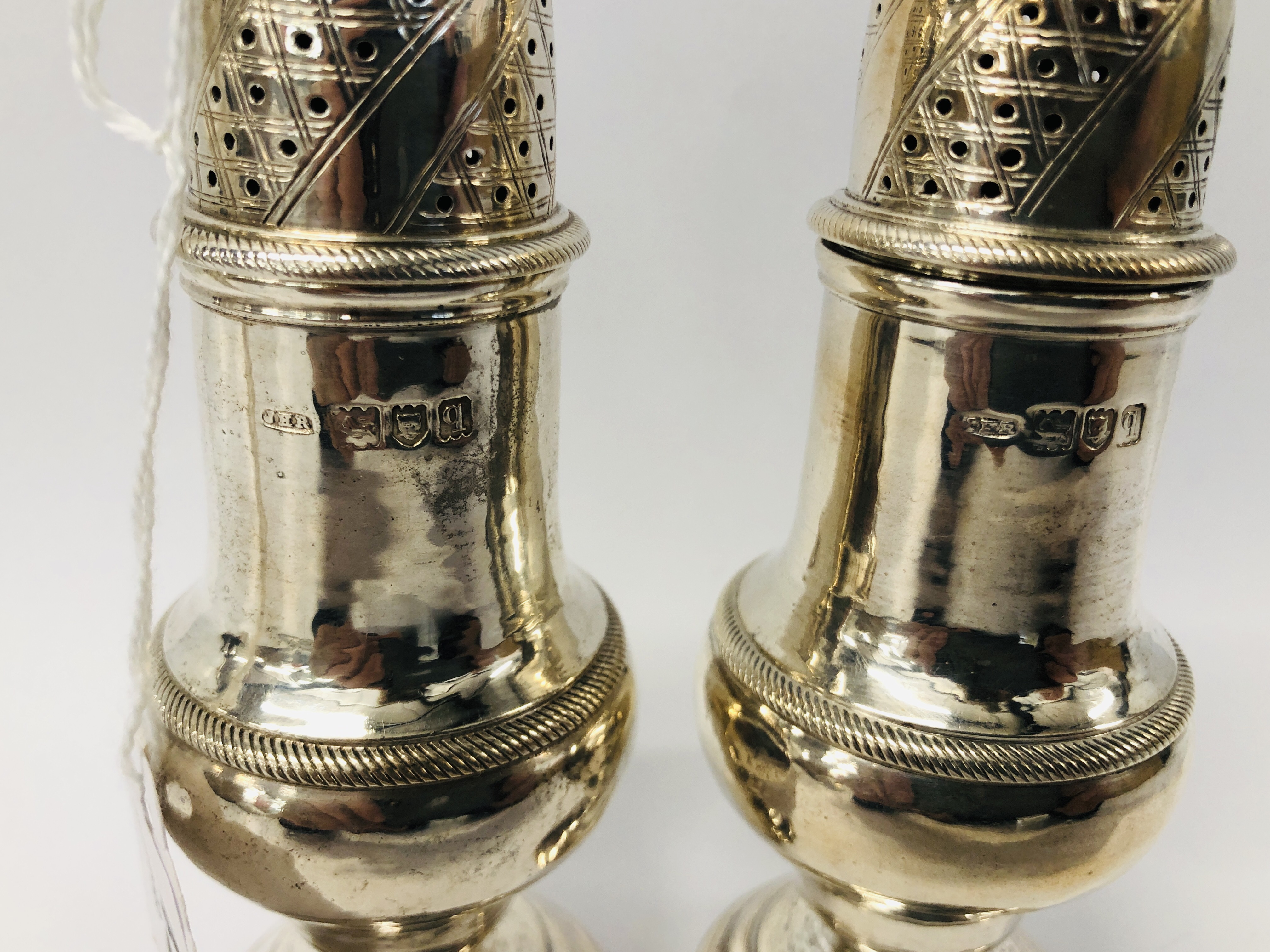 A PAIR OF GOOD QUALITY SILVER SIFTERS HEIGHT 13.5CM. - Image 6 of 11