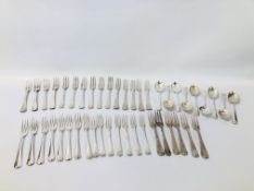 A QUANTITY OF SOLID SILVER FLATWARE TO INCLUDE 16 X LARGE TABLE FORKS, 20 X SMALL TABLE FORKS,