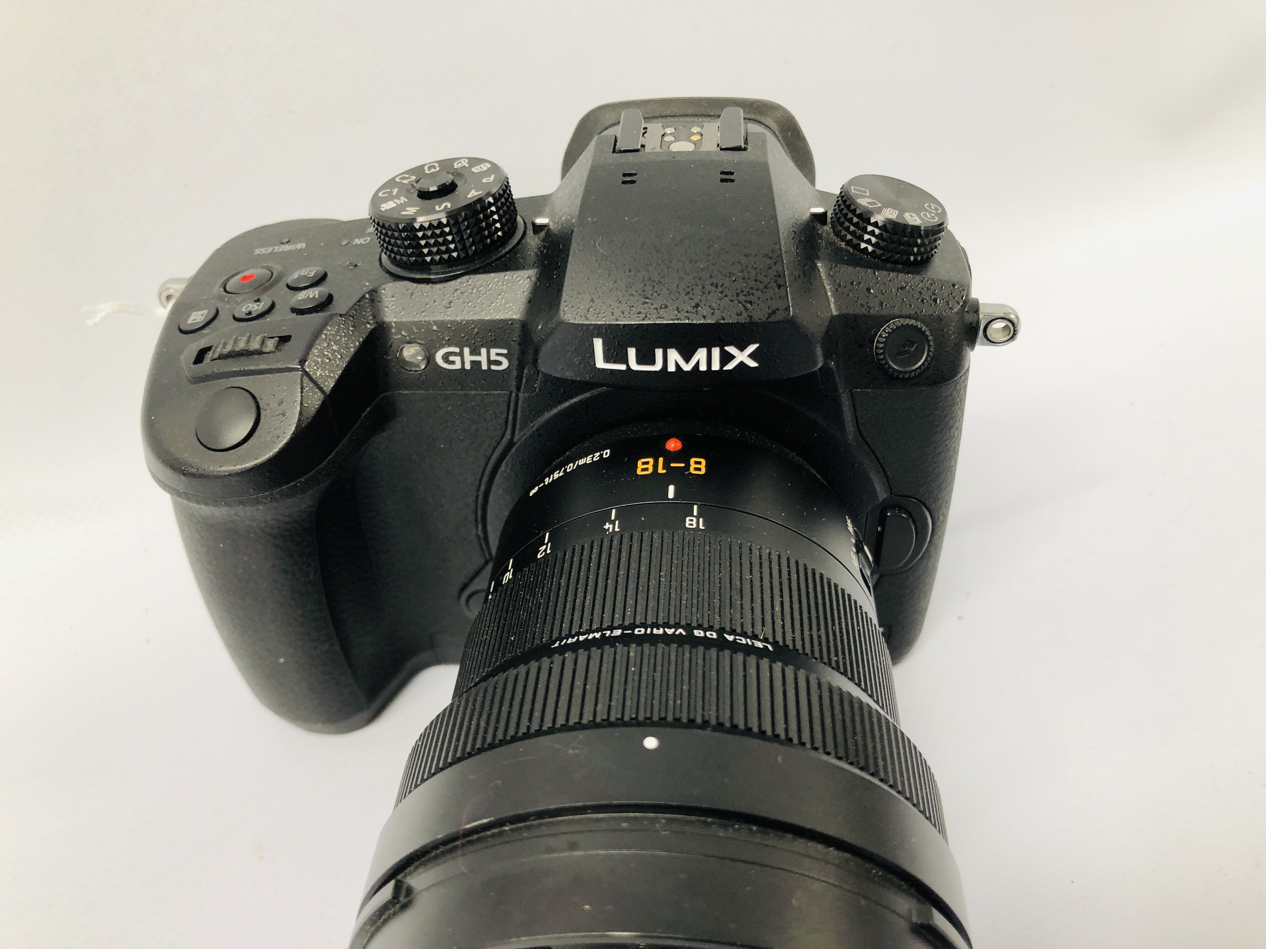 PANASONIC LUMIX GH5 DIGITAL SLR CAMERA BODY FITTED WITH LUMIX 8-18MM LEICA DG VARIO - ELMARIT LENS - Image 3 of 8