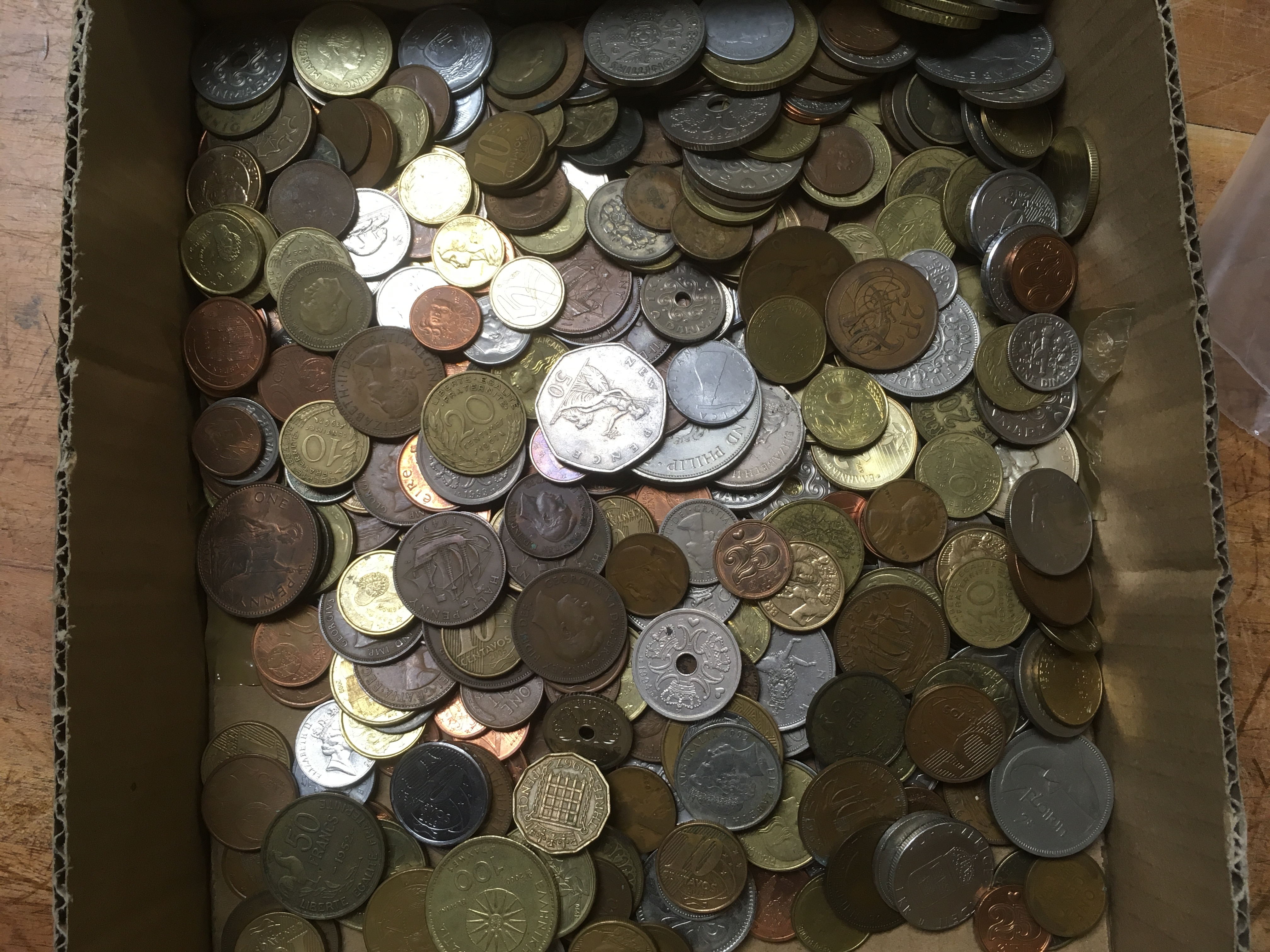 SMALL BOX MIXED COINS, A FEW SILVER, ALSO FEW BANKNOTES.