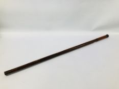 VINTAGE WALKING CANE HAVING A CONCEALED GLASS FLASK