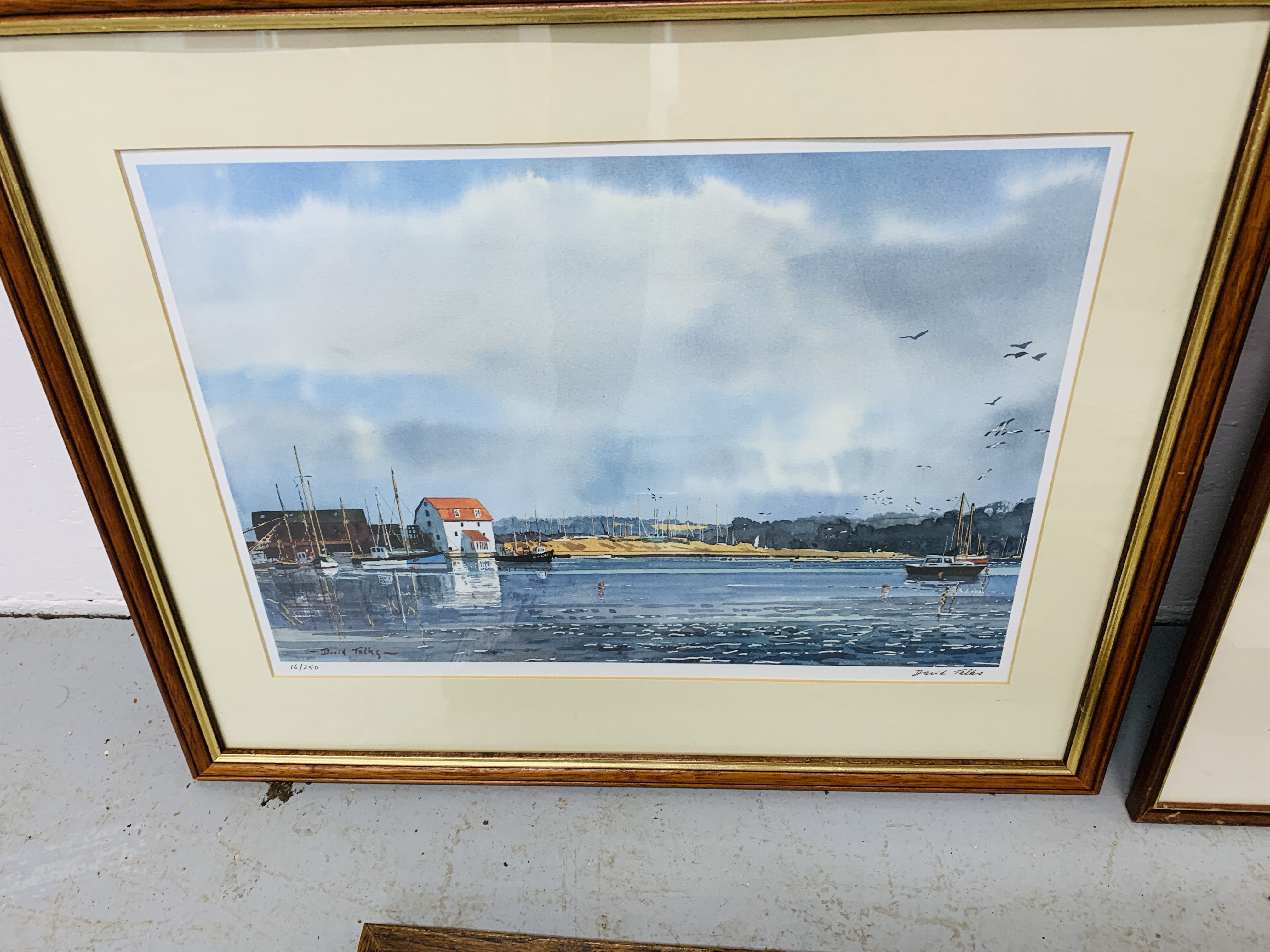 TEN VARIOUS FRAMED OIL, WATER COLOURS AND PRINTS. - Image 9 of 11