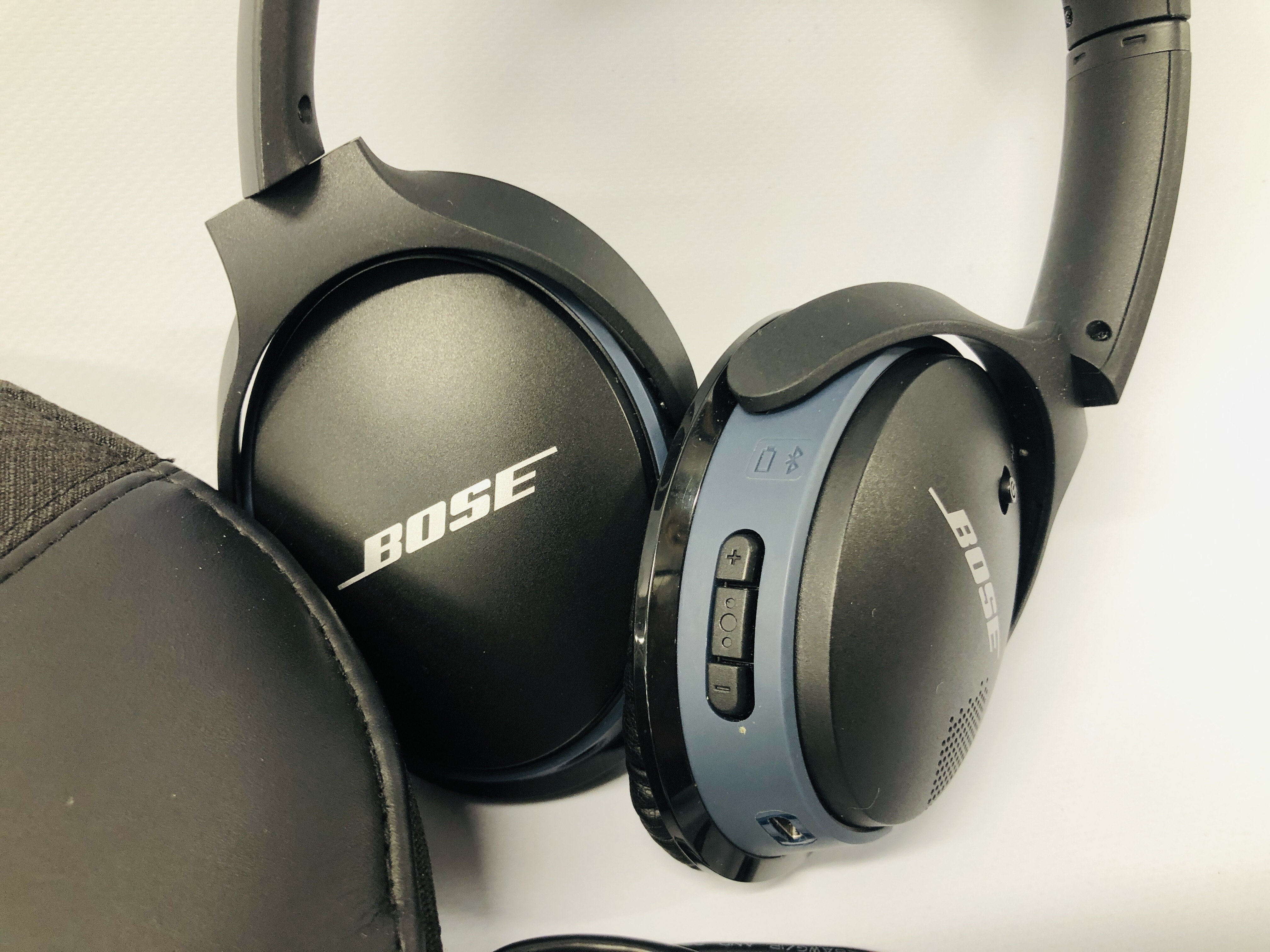 A PAIR OF BOSE SOUNDLINK BLUETOOTH NOISE CANCELLING HEADPHONES MODEL BA2 WITH CARRY CASE - NO - Image 2 of 2