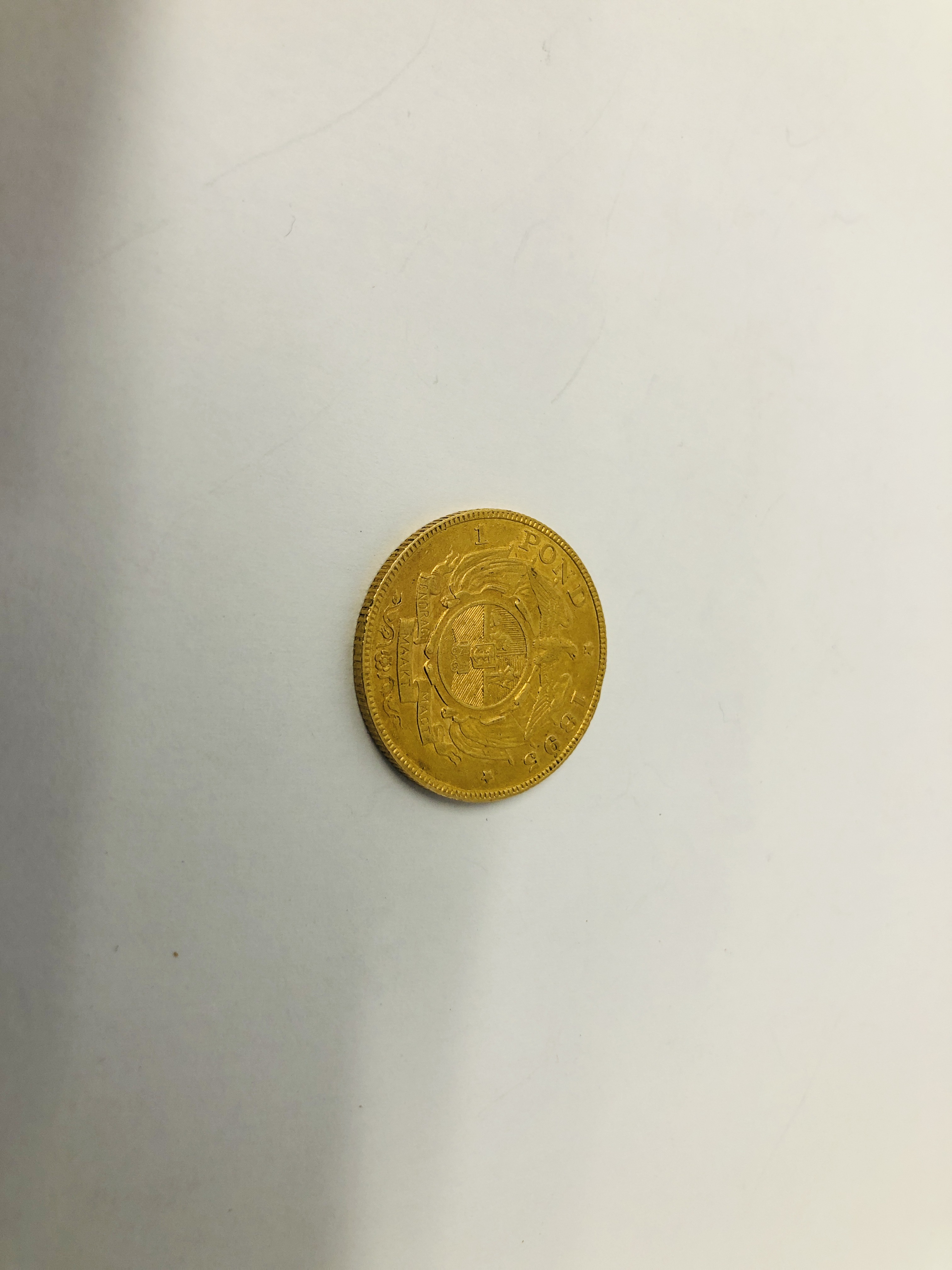 A SOUTH AFRICAN 1895 GOLD POND COIN. - Image 2 of 3