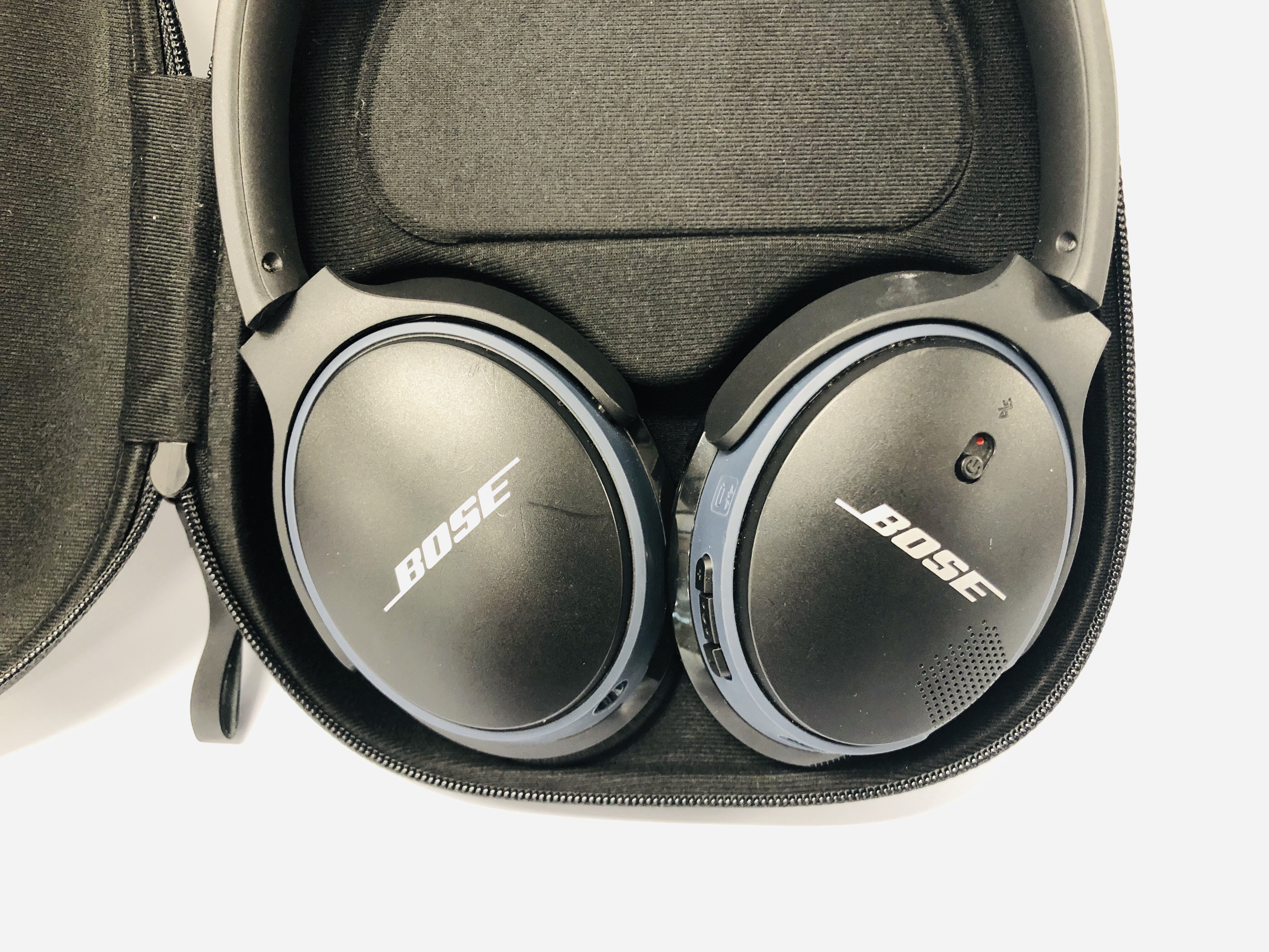 A PAIR OF BOSE SOUNDLINK BLUETOOTH NOISE CANCELLING HEADPHONES MODEL BA2 WITH CARRY CASE - NO - Image 2 of 3